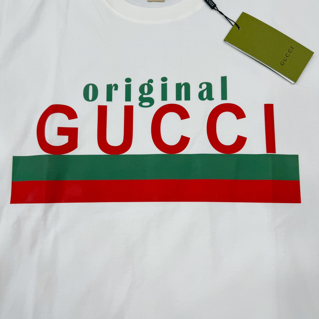 图片[12]-💰90 ＃开学福利‼GUCCI/古驰 SS23 Logo字母印花圆领套头短袖T恤n28克T恤 面料24S精棉平纹n罗纹：32S双纱精棉1*1罗纹，340克n数码喷绘：采用进口康丽HD6数码喷绘机台，单台机器三百个多W，喷绘图案比起普通数码机台，颗粒更均匀、细腻，彩色更丰富。是普通机台无法比拟的。n16数码喷绘头，8个色彩注色管 （比普通数码机器多2个）n印花原料采用：进口喷绘色剂，每公斤要一千三百多块。n这款印花为数码喷绘印花，非普通市面胶浆印刷，大货工艺与原版一致。nn前期打样加测试，历经十几版，花费了一个多月的时间，细微的层次过渡，喷完一版发现不对要再改一版，做图师傅人都改麻了。n样衣下摆与袖口，均采用0.2mm针距双线冚车，市场普遍图省事，多为0.4-0.5mm冚车。n独家定制三标辅料，n成衣面料水洗预缩处理。n 尺码 S-3XL 编码：by1936060-运动鞋