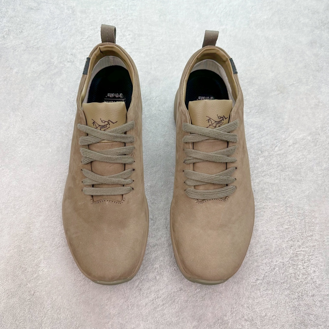 图片[2]-加拿大品牌 始祖鸟·Arcteryx始祖鸟 Konseal Lt 轻量网布防滑轻便耐磨低帮越野跑步鞋 利用先进的技术、更轻但可靠耐用的材料和高度专注的设计流程，我们创造了我们最轻的接近鞋 Konseal LT。它专为在您携带背包和攀爬装备时覆盖崎岖的地面而设计，提供足底支撑和保护、应对不断変化的地形的敏捷性以及 Vibram® Megagrip 外底的自抓地力。内里提供赤足舒适感，鞋跟可平折，因此您可以在系绳或露营时将其作为木屐穿着。尺码：35 36 37 38 39 40 41 42 43 44 45-选品中心