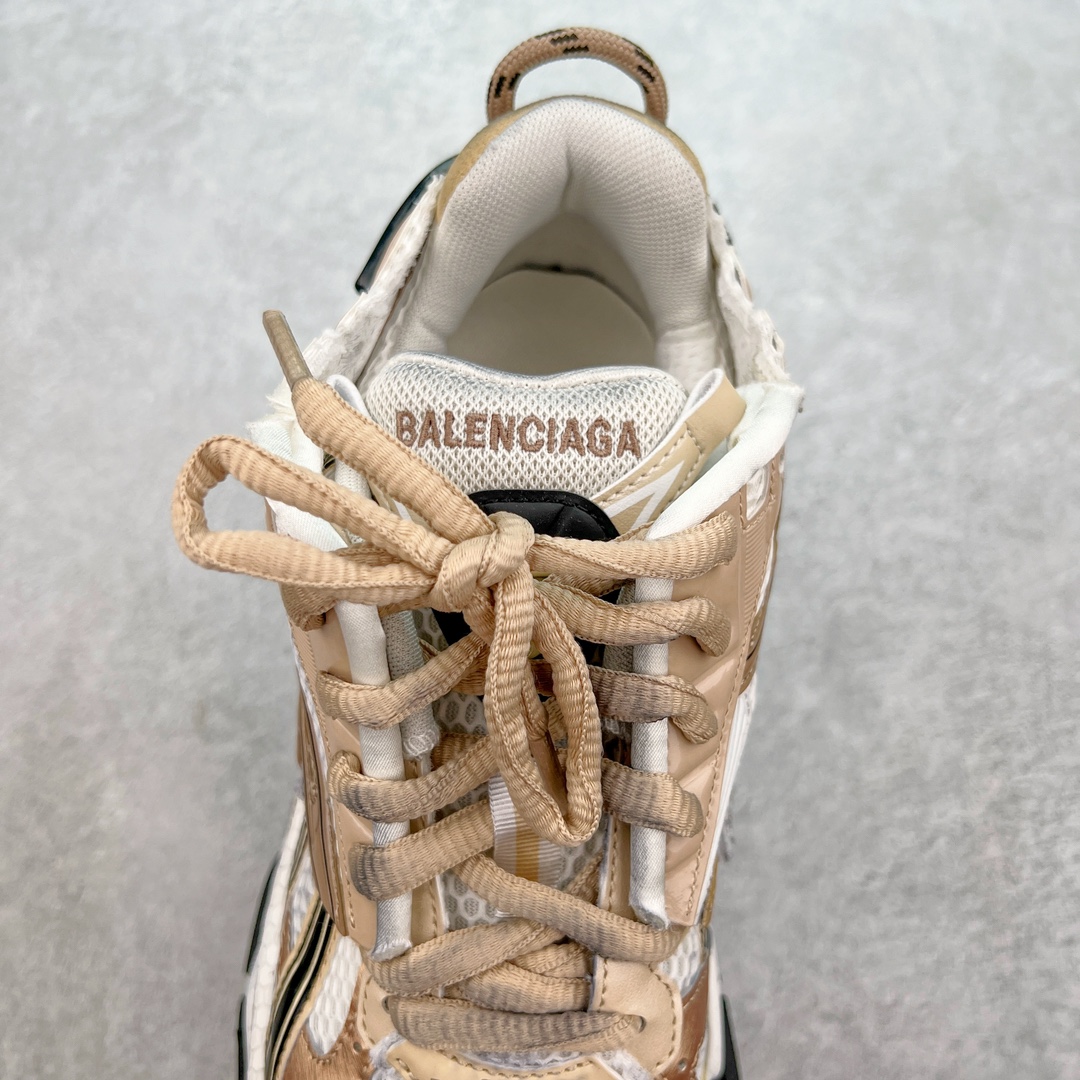 图片[5]-💰420 ＃XA BALENCIAGA Runner Sneaker 巴黎世家七代慢跑系列低帮复古野跑潮流运动鞋老爹鞋 尼龙和网布材质 磨损效果 鞋头边缘印有尺码 背面浮印尺码 外侧印有跑者徽标 鞋舌刺绣 Balenciaga 品牌标识 鞋跟背面 Balenciaga品牌标识 材质采用65%聚氨酯、35%聚酯纤维 全新 Runner 鞋型轮廓借鉴于 2000 年初的复古线条 搭载大网眼面料制成鞋面基础 由粉色、白色尼龍与橡胶质地覆盖鞋面诠释线条感 当中透过几道手缝线与折损痕更是精准的掌握历经时间淬炼的破旧痕迹 延续其手法至鞋领、鞋跟、鞋带、中底等部分均饰有破损及脏污之貌 尤其是鞋领处与鞋带孔眼条更是采用不规则做旧技术将内容物泡棉随机露出 尺码：35 36 37 38 39 40 41 42 43 44 45 46 编码：by4936090-运动鞋