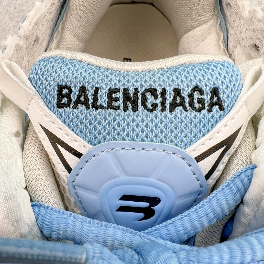 图片[12]-💰420 ＃XA BALENCIAGA Runner Sneaker 巴黎世家七代慢跑系列低帮复古野跑潮流运动鞋老爹鞋 尼龙和网布材质 磨损效果 鞋头边缘印有尺码 背面浮印尺码 外侧印有跑者徽标 鞋舌刺绣 Balenciaga 品牌标识 鞋跟背面 Balenciaga品牌标识 材质采用65%聚氨酯、35%聚酯纤维 全新 Runner 鞋型轮廓借鉴于 2000 年初的复古线条 搭载大网眼面料制成鞋面基础 由粉色、白色尼龍与橡胶质地覆盖鞋面诠释线条感 当中透过几道手缝线与折损痕更是精准的掌握历经时间淬炼的破旧痕迹 延续其手法至鞋领、鞋跟、鞋带、中底等部分均饰有破损及脏污之貌 尤其是鞋领处与鞋带孔眼条更是采用不规则做旧技术将内容物泡棉随机露出 尺码：35 36 37 38 39 40 41 42 43 44 45 46 编码：by4936090-运动鞋