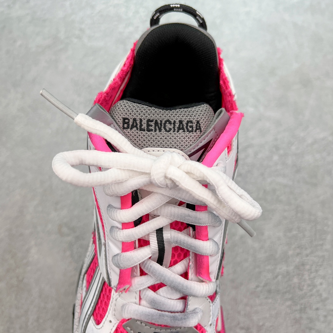 图片[5]-💰420 ＃XA BALENCIAGA Runner Sneaker 巴黎世家七代慢跑系列低帮复古野跑潮流运动鞋老爹鞋 尼龙和网布材质 磨损效果 鞋头边缘印有尺码 背面浮印尺码 外侧印有跑者徽标 鞋舌刺绣 Balenciaga 品牌标识 鞋跟背面 Balenciaga品牌标识 材质采用65%聚氨酯、35%聚酯纤维 全新 Runner 鞋型轮廓借鉴于 2000 年初的复古线条 搭载大网眼面料制成鞋面基础 由粉色、白色尼龍与橡胶质地覆盖鞋面诠释线条感 当中透过几道手缝线与折损痕更是精准的掌握历经时间淬炼的破旧痕迹 延续其手法至鞋领、鞋跟、鞋带、中底等部分均饰有破损及脏污之貌 尤其是鞋领处与鞋带孔眼条更是采用不规则做旧技术将内容物泡棉随机露出 尺码：35 36 37 38 39 40 41 42 43 44 45 46 编码：by4936090-运动鞋