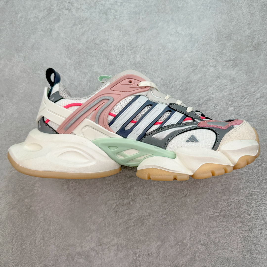 AD XLG Runner Deluxe 跑步者豪华版系列低帮厚底增高老爹风复古缓震休闲运动慢跑鞋 IH7797 自从阿迪达斯和巴黎世家合作后，没少出双方联名的平替。结果根据最新情报，阿迪现在已经把手伸到了巴家爆款3XL的身上，新鞋Xlg Runner Deluxe实物曝光，emm，鞋款整体一眼丁真是巴黎世家Track＋3XL大底的缝合怪版本，要不是鞋侧明晃晃的adidas三道杠Logo，估计各位看了都得蒙。这波不能说是完全复制巴黎世家，但也多少有点借鉴的味道了。新鞋基本就是在阿迪经典\\\”Climacool\\\”鞋款的基础上，升级了Boots大底以及加入了\\\”巴味\\\”设计元素…尺码：35 36 36⅔ 37⅓ 38 38⅔ 39⅓ 40 40⅔ 41⅓ 42 42⅔ 43⅓ 44 44⅔ 45 46-选品中心