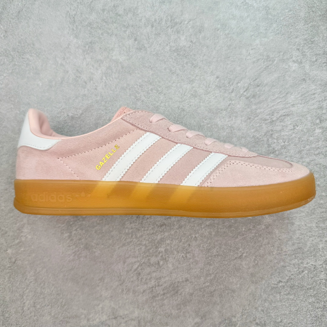 💰150 AD Gazelle Indoor Trainers 羚羊内训系列低帮复古百搭休闲运动德训风板鞋 IH5484 90年代经典的复刻版！自60年代以足球训练鞋面世以来,Gazelle就以其经典设计席卷全球。1991年版本的复刻,再造经典Gazelle。采用皮革打造,搭配浊色细节,让这款经典更加简约。尺码：36 36⅔ 37⅓ 38 38⅔ 39⅓ 40 40⅔ 41⅓ 42 42⅔ 43⅓ 44 45 编码：Lby2936020-运动鞋