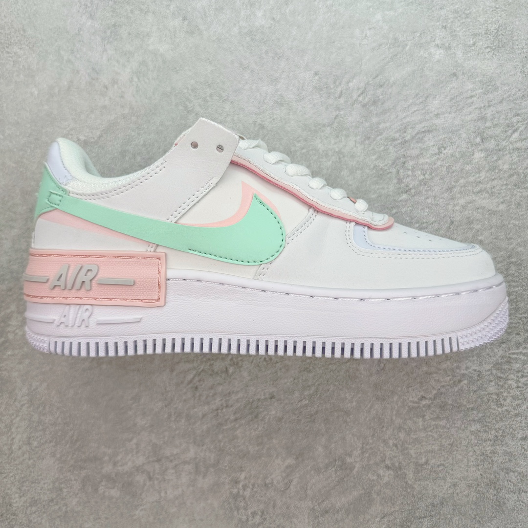 图片[3]-💰150 NK WMNS Air Force 1 Shadow 全新少女系解构主义设计 空军一号马卡龙板鞋 鞋款以“双重swoosh标志叠加”为特色，在细节上呈现多层次的设计。以大胆的设计手法，重新演绎这些非凡而鲜明的经典元素，将它们以前卫又优雅的方式突显出来。在各种标志性特征之外又呈现新鲜设计。每一款新作都以女性受众为设计考量，承袭The 1s Reimagined女子鞋款之强势力量，同时坚定一个信念：真正的经典，是在不断的超越与重塑中延续的。SIZE：35.5 36 36.5 37.5 38 38.5 39 40 编码：Tby2936020-运动鞋