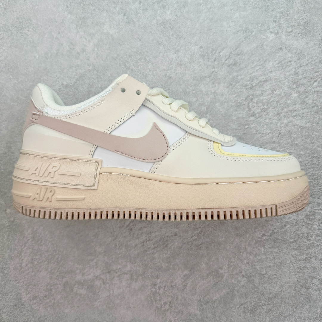 图片[4]-💰150 NK WMNS Air Force 1 Shadow 全新少女系解构主义设计 空军一号马卡龙板鞋 鞋款以“双重swoosh标志叠加”为特色，在细节上呈现多层次的设计。以大胆的设计手法，重新演绎这些非凡而鲜明的经典元素，将它们以前卫又优雅的方式突显出来。在各种标志性特征之外又呈现新鲜设计。每一款新作都以女性受众为设计考量，承袭The 1s Reimagined女子鞋款之强势力量，同时坚定一个信念：真正的经典，是在不断的超越与重塑中延续的。SIZE：35.5 36 36.5 37.5 38 38.5 39 40 编码：Tby2936020-运动鞋