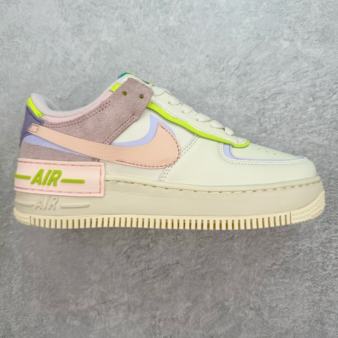 图片[4]-💰150 NK WMNS Air Force 1 Shadow 全新少女系解构主义设计 空军一号马卡龙板鞋 鞋款以“双重swoosh标志叠加”为特色，在细节上呈现多层次的设计。以大胆的设计手法，重新演绎这些非凡而鲜明的经典元素，将它们以前卫又优雅的方式突显出来。在各种标志性特征之外又呈现新鲜设计。每一款新作都以女性受众为设计考量，承袭The 1s Reimagined女子鞋款之强势力量，同时坚定一个信念：真正的经典，是在不断的超越与重塑中延续的。SIZE：35.5 36 36.5 37.5 38 38.5 39 40 编码：Tby2936020-运动鞋