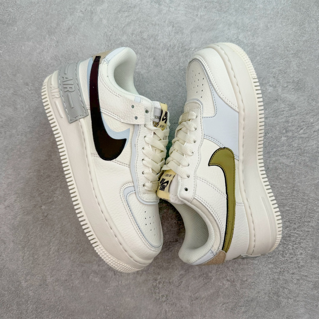 图片[3]-💰150 NK WMNS Air Force 1 Shadow 全新少女系解构主义设计 空军一号马卡龙板鞋 鞋款以“双重swoosh标志叠加”为特色，在细节上呈现多层次的设计。以大胆的设计手法，重新演绎这些非凡而鲜明的经典元素，将它们以前卫又优雅的方式突显出来。在各种标志性特征之外又呈现新鲜设计。每一款新作都以女性受众为设计考量，承袭The 1s Reimagined女子鞋款之强势力量，同时坚定一个信念：真正的经典，是在不断的超越与重塑中延续的。SIZE：35.5 36 36.5 37.5 38 38.5 39 40 编码：Tby2936020-运动鞋