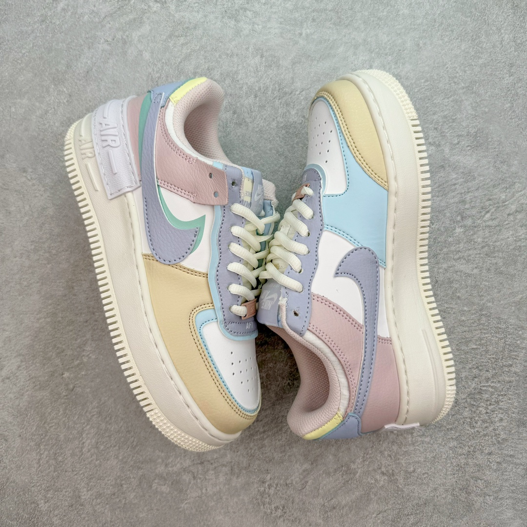 图片[3]-💰150 NK WMNS Air Force 1 Shadow 全新少女系解构主义设计 空军一号马卡龙板鞋 鞋款以“双重swoosh标志叠加”为特色，在细节上呈现多层次的设计。以大胆的设计手法，重新演绎这些非凡而鲜明的经典元素，将它们以前卫又优雅的方式突显出来。在各种标志性特征之外又呈现新鲜设计。每一款新作都以女性受众为设计考量，承袭The 1s Reimagined女子鞋款之强势力量，同时坚定一个信念：真正的经典，是在不断的超越与重塑中延续的。SIZE：35.5 36 36.5 37.5 38 38.5 39 40 编码：Tby2936020-运动鞋