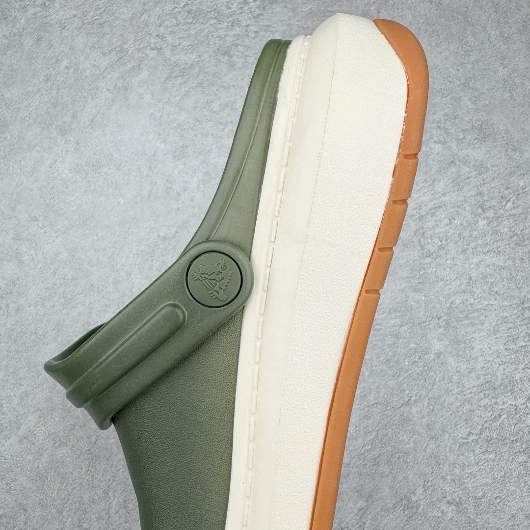 图片[7]-＃开学季劲爆福利两双盲盒 Crocs Classic Clog 卡骆驰全系列休闲沙滩洞洞拖鞋凉鞋 私人莞产顶级订单 白菜价亏本清仓套现转新款 机不可失 好好把握 随机两双 只选尺码 商品款式均为上架顶级款式 单品零售价格2×× 保证稳赚不赔 无通货 无烂货 会有轻微瑕疵的情况 友情提醒 买到是亏还是赚 每个人定义不同福袋闷包理论上和赌博心理相同玩的就是惊喜 玩的就是心跳活动商品无严重质量问题不退换 透明防水袋包装 注意配件需单独购买 超轻Croslite专利材料打造 鞋面更加耐用易清洗 该鞋款轻盈舒适 2002年 经典克骆格诞生 秉承外形简单 穿着舒适的初衷 不断为消费者带来舒适的穿着体验 穿出“趣”味 鞋面洞洞可搭彰显个性的智必星 一鞋两穿 可调节式后跟带增添鞋身的稳固性能 放前面变成愜意舒适的凉拖 放后面行走跑跳更加稳妥 Croslite ™材料 封闭式细胞树脂 能够在体温作用下自动变形以适应脚部形状 涉水性优秀的同时易于清洁 抓地力强 不易打滑 Crocs的核心理念：轻便 灵活 全方位的舒适感 同步官方尺码：M3(34-35) M4（36-37） M5（37-38）M6（38-39）M7（39-40）M8（41-42）M9（42-43）M10（43-44）M11（45-46）-选品中心