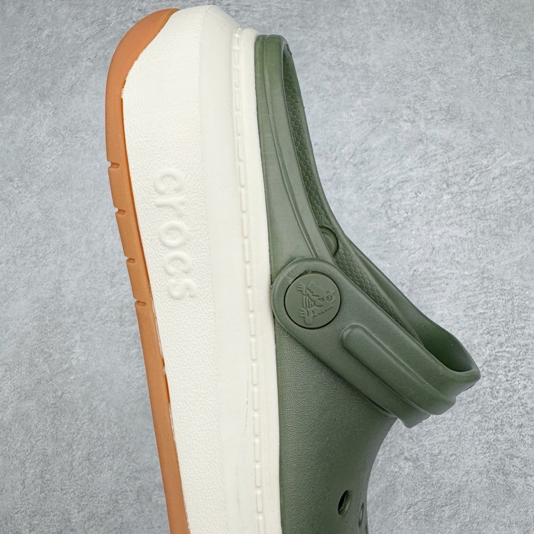 图片[6]-＃开学季劲爆福利两双盲盒 Crocs Classic Clog 卡骆驰全系列休闲沙滩洞洞拖鞋凉鞋 私人莞产顶级订单 白菜价亏本清仓套现转新款 机不可失 好好把握 随机两双 只选尺码 商品款式均为上架顶级款式 单品零售价格2×× 保证稳赚不赔 无通货 无烂货 会有轻微瑕疵的情况 友情提醒 买到是亏还是赚 每个人定义不同福袋闷包理论上和赌博心理相同玩的就是惊喜 玩的就是心跳活动商品无严重质量问题不退换 透明防水袋包装 注意配件需单独购买 超轻Croslite专利材料打造 鞋面更加耐用易清洗 该鞋款轻盈舒适 2002年 经典克骆格诞生 秉承外形简单 穿着舒适的初衷 不断为消费者带来舒适的穿着体验 穿出“趣”味 鞋面洞洞可搭彰显个性的智必星 一鞋两穿 可调节式后跟带增添鞋身的稳固性能 放前面变成愜意舒适的凉拖 放后面行走跑跳更加稳妥 Croslite ™材料 封闭式细胞树脂 能够在体温作用下自动变形以适应脚部形状 涉水性优秀的同时易于清洁 抓地力强 不易打滑 Crocs的核心理念：轻便 灵活 全方位的舒适感 同步官方尺码：M3(34-35) M4（36-37） M5（37-38）M6（38-39）M7（39-40）M8（41-42）M9（42-43）M10（43-44）M11（45-46）-选品中心