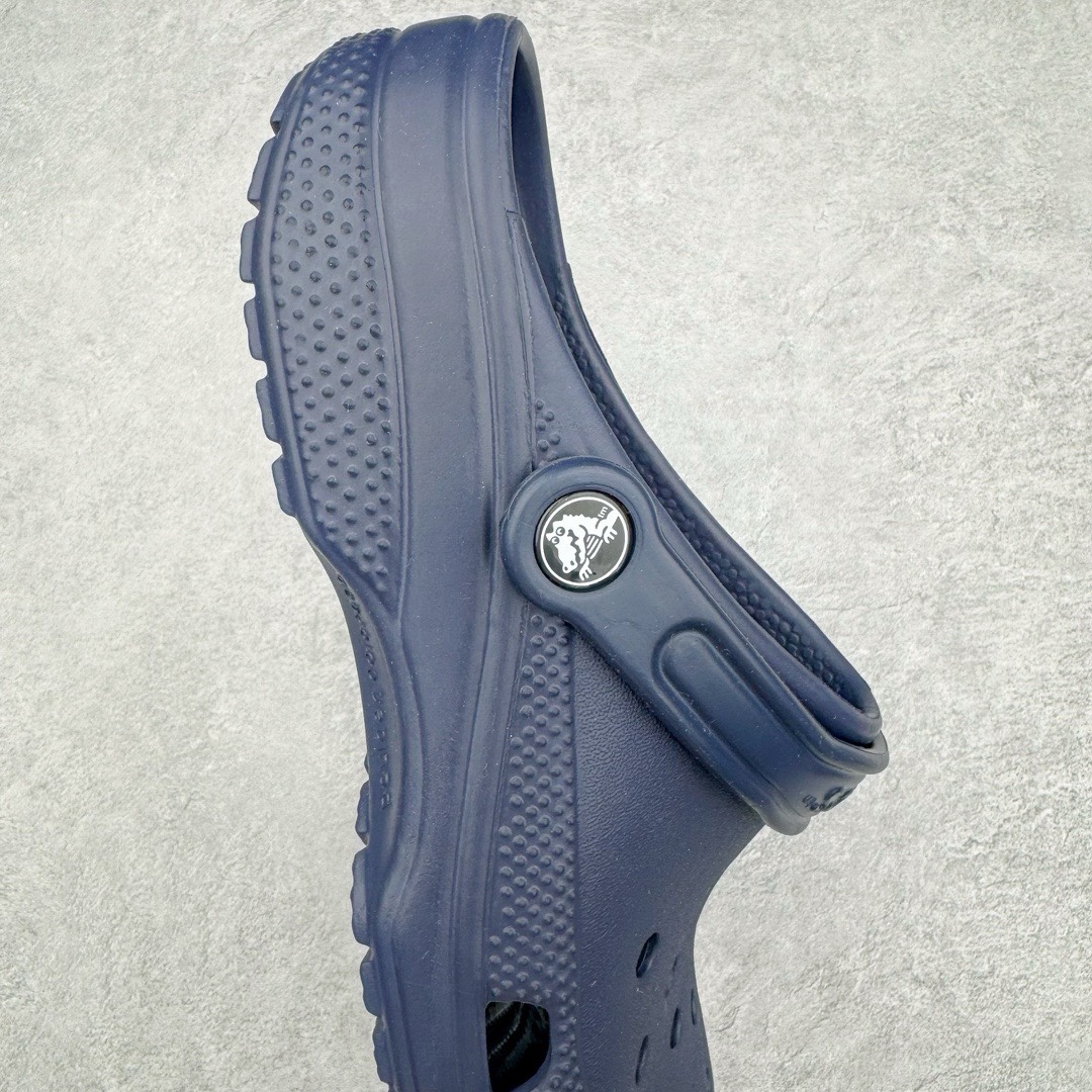 图片[6]-＃开学季劲爆福利两双盲盒 Crocs Classic Clog 卡骆驰全系列休闲沙滩洞洞拖鞋凉鞋 私人莞产顶级订单 白菜价亏本清仓套现转新款 机不可失 好好把握 随机两双 只选尺码 商品款式均为上架顶级款式 单品零售价格2×× 保证稳赚不赔 无通货 无烂货 会有轻微瑕疵的情况 友情提醒 买到是亏还是赚 每个人定义不同福袋闷包理论上和赌博心理相同玩的就是惊喜 玩的就是心跳活动商品无严重质量问题不退换 透明防水袋包装 注意配件需单独购买 超轻Croslite专利材料打造 鞋面更加耐用易清洗 该鞋款轻盈舒适 2002年 经典克骆格诞生 秉承外形简单 穿着舒适的初衷 不断为消费者带来舒适的穿着体验 穿出“趣”味 鞋面洞洞可搭彰显个性的智必星 一鞋两穿 可调节式后跟带增添鞋身的稳固性能 放前面变成愜意舒适的凉拖 放后面行走跑跳更加稳妥 Croslite ™材料 封闭式细胞树脂 能够在体温作用下自动变形以适应脚部形状 涉水性优秀的同时易于清洁 抓地力强 不易打滑 Crocs的核心理念：轻便 灵活 全方位的舒适感 同步官方尺码：M3(34-35) M4（36-37） M5（37-38）M6（38-39）M7（39-40）M8（41-42）M9（42-43）M10（43-44）M11（45-46）-选品中心