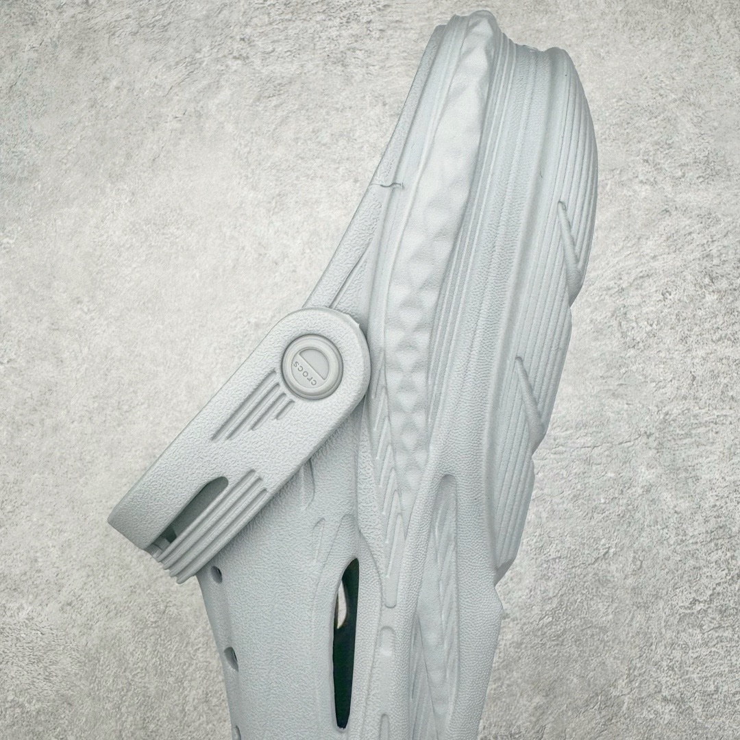 图片[7]-＃开学季劲爆福利两双盲盒 Crocs Classic Clog 卡骆驰全系列休闲沙滩洞洞拖鞋凉鞋 私人莞产顶级订单 白菜价亏本清仓套现转新款 机不可失 好好把握 随机两双 只选尺码 商品款式均为上架顶级款式 单品零售价格2×× 保证稳赚不赔 无通货 无烂货 会有轻微瑕疵的情况 友情提醒 买到是亏还是赚 每个人定义不同福袋闷包理论上和赌博心理相同玩的就是惊喜 玩的就是心跳活动商品无严重质量问题不退换 透明防水袋包装 注意配件需单独购买 超轻Croslite专利材料打造 鞋面更加耐用易清洗 该鞋款轻盈舒适 2002年 经典克骆格诞生 秉承外形简单 穿着舒适的初衷 不断为消费者带来舒适的穿着体验 穿出“趣”味 鞋面洞洞可搭彰显个性的智必星 一鞋两穿 可调节式后跟带增添鞋身的稳固性能 放前面变成愜意舒适的凉拖 放后面行走跑跳更加稳妥 Croslite ™材料 封闭式细胞树脂 能够在体温作用下自动变形以适应脚部形状 涉水性优秀的同时易于清洁 抓地力强 不易打滑 Crocs的核心理念：轻便 灵活 全方位的舒适感 同步官方尺码：M3(34-35) M4（36-37） M5（37-38）M6（38-39）M7（39-40）M8（41-42）M9（42-43）M10（43-44）M11（45-46）-选品中心