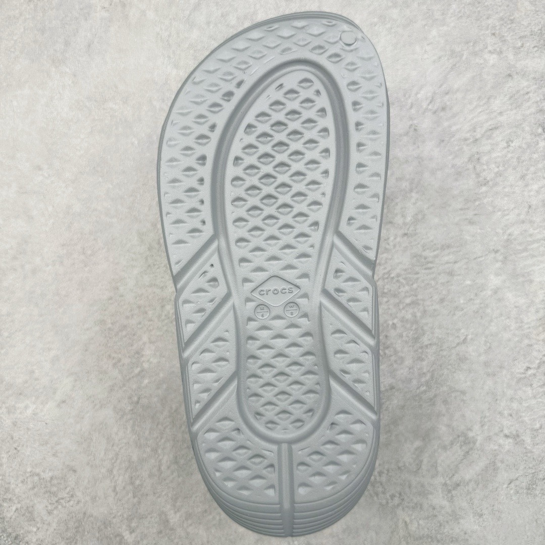 图片[9]-＃开学季劲爆福利两双盲盒 Crocs Classic Clog 卡骆驰全系列休闲沙滩洞洞拖鞋凉鞋 私人莞产顶级订单 白菜价亏本清仓套现转新款 机不可失 好好把握 随机两双 只选尺码 商品款式均为上架顶级款式 单品零售价格2×× 保证稳赚不赔 无通货 无烂货 会有轻微瑕疵的情况 友情提醒 买到是亏还是赚 每个人定义不同福袋闷包理论上和赌博心理相同玩的就是惊喜 玩的就是心跳活动商品无严重质量问题不退换 透明防水袋包装 注意配件需单独购买 超轻Croslite专利材料打造 鞋面更加耐用易清洗 该鞋款轻盈舒适 2002年 经典克骆格诞生 秉承外形简单 穿着舒适的初衷 不断为消费者带来舒适的穿着体验 穿出“趣”味 鞋面洞洞可搭彰显个性的智必星 一鞋两穿 可调节式后跟带增添鞋身的稳固性能 放前面变成愜意舒适的凉拖 放后面行走跑跳更加稳妥 Croslite ™材料 封闭式细胞树脂 能够在体温作用下自动变形以适应脚部形状 涉水性优秀的同时易于清洁 抓地力强 不易打滑 Crocs的核心理念：轻便 灵活 全方位的舒适感 同步官方尺码：M3(34-35) M4（36-37） M5（37-38）M6（38-39）M7（39-40）M8（41-42）M9（42-43）M10（43-44）M11（45-46）-选品中心