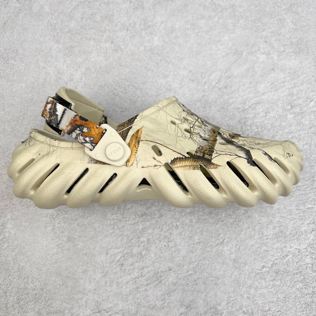 图片[7]-＃开学季劲爆福利两双盲盒 Crocs Classic Clog 卡骆驰全系列休闲沙滩洞洞拖鞋凉鞋 私人莞产顶级订单 白菜价亏本清仓套现转新款 机不可失 好好把握 随机两双 只选尺码 商品款式均为上架顶级款式 单品零售价格2×× 保证稳赚不赔 无通货 无烂货 会有轻微瑕疵的情况 友情提醒 买到是亏还是赚 每个人定义不同福袋闷包理论上和赌博心理相同玩的就是惊喜 玩的就是心跳活动商品无严重质量问题不退换 透明防水袋包装 注意配件需单独购买 超轻Croslite专利材料打造 鞋面更加耐用易清洗 该鞋款轻盈舒适 2002年 经典克骆格诞生 秉承外形简单 穿着舒适的初衷 不断为消费者带来舒适的穿着体验 穿出“趣”味 鞋面洞洞可搭彰显个性的智必星 一鞋两穿 可调节式后跟带增添鞋身的稳固性能 放前面变成愜意舒适的凉拖 放后面行走跑跳更加稳妥 Croslite ™材料 封闭式细胞树脂 能够在体温作用下自动变形以适应脚部形状 涉水性优秀的同时易于清洁 抓地力强 不易打滑 Crocs的核心理念：轻便 灵活 全方位的舒适感 同步官方尺码：M3(34-35) M4（36-37） M5（37-38）M6（38-39）M7（39-40）M8（41-42）M9（42-43）M10（43-44）M11（45-46）-选品中心