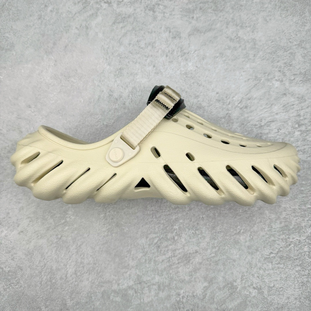 图片[11]-＃开学季劲爆福利两双盲盒 Crocs Classic Clog 卡骆驰全系列休闲沙滩洞洞拖鞋凉鞋 私人莞产顶级订单 白菜价亏本清仓套现转新款 机不可失 好好把握 随机两双 只选尺码 商品款式均为上架顶级款式 单品零售价格2×× 保证稳赚不赔 无通货 无烂货 会有轻微瑕疵的情况 友情提醒 买到是亏还是赚 每个人定义不同福袋闷包理论上和赌博心理相同玩的就是惊喜 玩的就是心跳活动商品无严重质量问题不退换 透明防水袋包装 注意配件需单独购买 超轻Croslite专利材料打造 鞋面更加耐用易清洗 该鞋款轻盈舒适 2002年 经典克骆格诞生 秉承外形简单 穿着舒适的初衷 不断为消费者带来舒适的穿着体验 穿出“趣”味 鞋面洞洞可搭彰显个性的智必星 一鞋两穿 可调节式后跟带增添鞋身的稳固性能 放前面变成愜意舒适的凉拖 放后面行走跑跳更加稳妥 Croslite ™材料 封闭式细胞树脂 能够在体温作用下自动变形以适应脚部形状 涉水性优秀的同时易于清洁 抓地力强 不易打滑 Crocs的核心理念：轻便 灵活 全方位的舒适感 同步官方尺码：M3(34-35) M4（36-37） M5（37-38）M6（38-39）M7（39-40）M8（41-42）M9（42-43）M10（43-44）M11（45-46）-选品中心