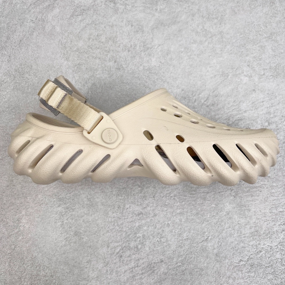 图片[9]-＃开学季劲爆福利两双盲盒 Crocs Classic Clog 卡骆驰全系列休闲沙滩洞洞拖鞋凉鞋 私人莞产顶级订单 白菜价亏本清仓套现转新款 机不可失 好好把握 随机两双 只选尺码 商品款式均为上架顶级款式 单品零售价格2×× 保证稳赚不赔 无通货 无烂货 会有轻微瑕疵的情况 友情提醒 买到是亏还是赚 每个人定义不同福袋闷包理论上和赌博心理相同玩的就是惊喜 玩的就是心跳活动商品无严重质量问题不退换 透明防水袋包装 注意配件需单独购买 超轻Croslite专利材料打造 鞋面更加耐用易清洗 该鞋款轻盈舒适 2002年 经典克骆格诞生 秉承外形简单 穿着舒适的初衷 不断为消费者带来舒适的穿着体验 穿出“趣”味 鞋面洞洞可搭彰显个性的智必星 一鞋两穿 可调节式后跟带增添鞋身的稳固性能 放前面变成愜意舒适的凉拖 放后面行走跑跳更加稳妥 Croslite ™材料 封闭式细胞树脂 能够在体温作用下自动变形以适应脚部形状 涉水性优秀的同时易于清洁 抓地力强 不易打滑 Crocs的核心理念：轻便 灵活 全方位的舒适感 同步官方尺码：M3(34-35) M4（36-37） M5（37-38）M6（38-39）M7（39-40）M8（41-42）M9（42-43）M10（43-44）M11（45-46）-选品中心