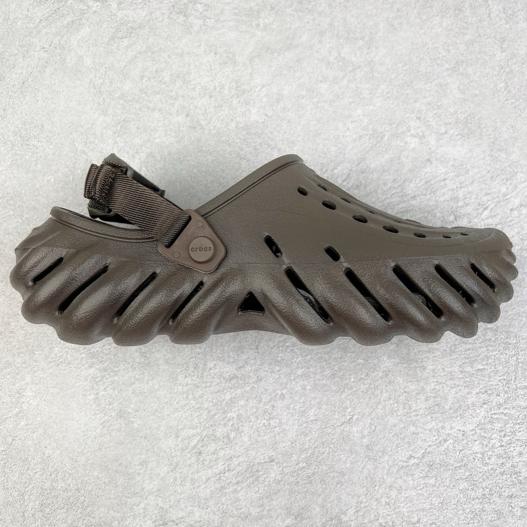 图片[3]-＃开学季劲爆福利两双盲盒 Crocs Classic Clog 卡骆驰全系列休闲沙滩洞洞拖鞋凉鞋 私人莞产顶级订单 白菜价亏本清仓套现转新款 机不可失 好好把握 随机两双 只选尺码 商品款式均为上架顶级款式 单品零售价格2×× 保证稳赚不赔 无通货 无烂货 会有轻微瑕疵的情况 友情提醒 买到是亏还是赚 每个人定义不同福袋闷包理论上和赌博心理相同玩的就是惊喜 玩的就是心跳活动商品无严重质量问题不退换 透明防水袋包装 注意配件需单独购买 超轻Croslite专利材料打造 鞋面更加耐用易清洗 该鞋款轻盈舒适 2002年 经典克骆格诞生 秉承外形简单 穿着舒适的初衷 不断为消费者带来舒适的穿着体验 穿出“趣”味 鞋面洞洞可搭彰显个性的智必星 一鞋两穿 可调节式后跟带增添鞋身的稳固性能 放前面变成愜意舒适的凉拖 放后面行走跑跳更加稳妥 Croslite ™材料 封闭式细胞树脂 能够在体温作用下自动变形以适应脚部形状 涉水性优秀的同时易于清洁 抓地力强 不易打滑 Crocs的核心理念：轻便 灵活 全方位的舒适感 同步官方尺码：M3(34-35) M4（36-37） M5（37-38）M6（38-39）M7（39-40）M8（41-42）M9（42-43）M10（43-44）M11（45-46）-选品中心