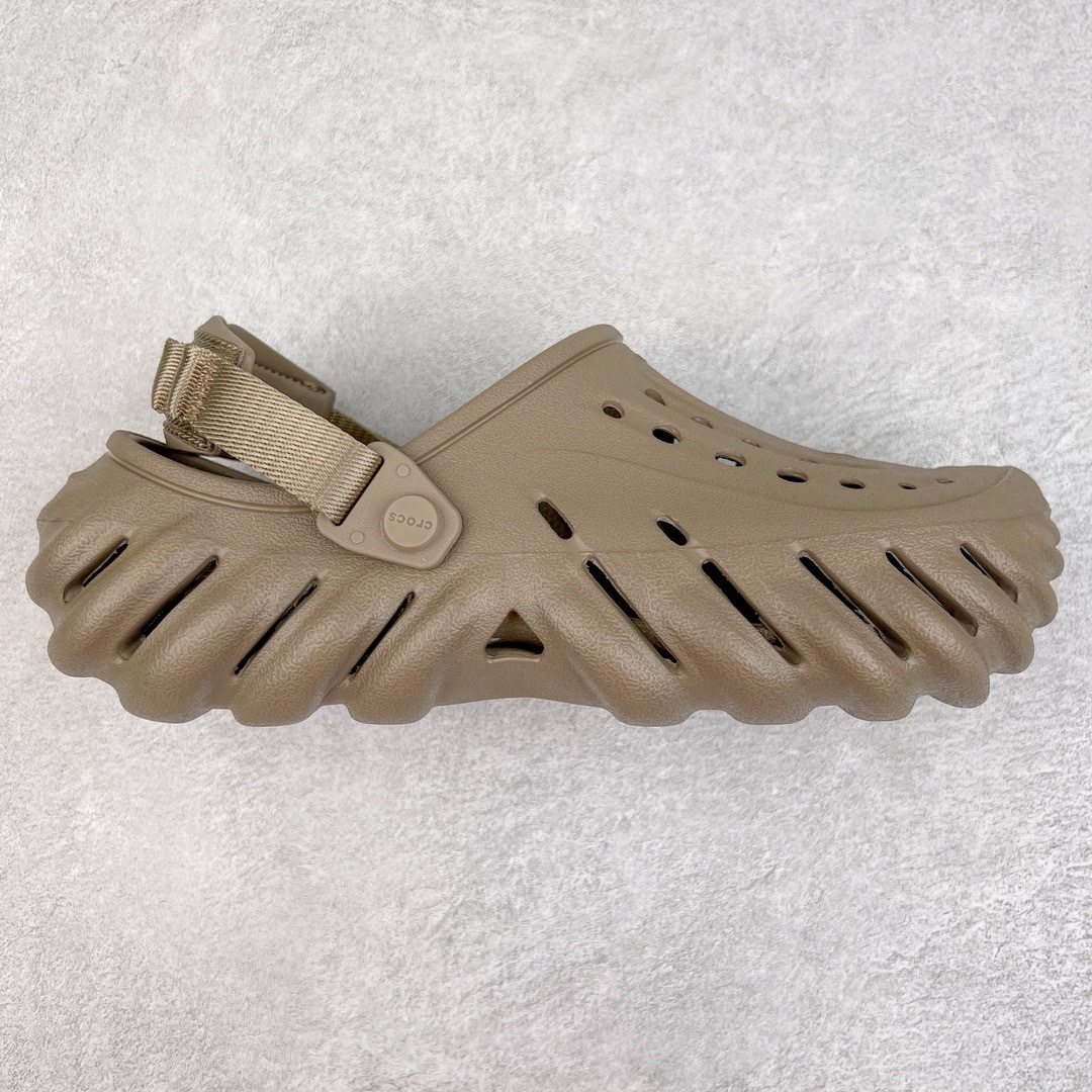 图片[2]-＃开学季劲爆福利两双盲盒 Crocs Classic Clog 卡骆驰全系列休闲沙滩洞洞拖鞋凉鞋 私人莞产顶级订单 白菜价亏本清仓套现转新款 机不可失 好好把握 随机两双 只选尺码 商品款式均为上架顶级款式 单品零售价格2×× 保证稳赚不赔 无通货 无烂货 会有轻微瑕疵的情况 友情提醒 买到是亏还是赚 每个人定义不同福袋闷包理论上和赌博心理相同玩的就是惊喜 玩的就是心跳活动商品无严重质量问题不退换 透明防水袋包装 注意配件需单独购买 超轻Croslite专利材料打造 鞋面更加耐用易清洗 该鞋款轻盈舒适 2002年 经典克骆格诞生 秉承外形简单 穿着舒适的初衷 不断为消费者带来舒适的穿着体验 穿出“趣”味 鞋面洞洞可搭彰显个性的智必星 一鞋两穿 可调节式后跟带增添鞋身的稳固性能 放前面变成愜意舒适的凉拖 放后面行走跑跳更加稳妥 Croslite ™材料 封闭式细胞树脂 能够在体温作用下自动变形以适应脚部形状 涉水性优秀的同时易于清洁 抓地力强 不易打滑 Crocs的核心理念：轻便 灵活 全方位的舒适感 同步官方尺码：M3(34-35) M4（36-37） M5（37-38）M6（38-39）M7（39-40）M8（41-42）M9（42-43）M10（43-44）M11（45-46）-选品中心