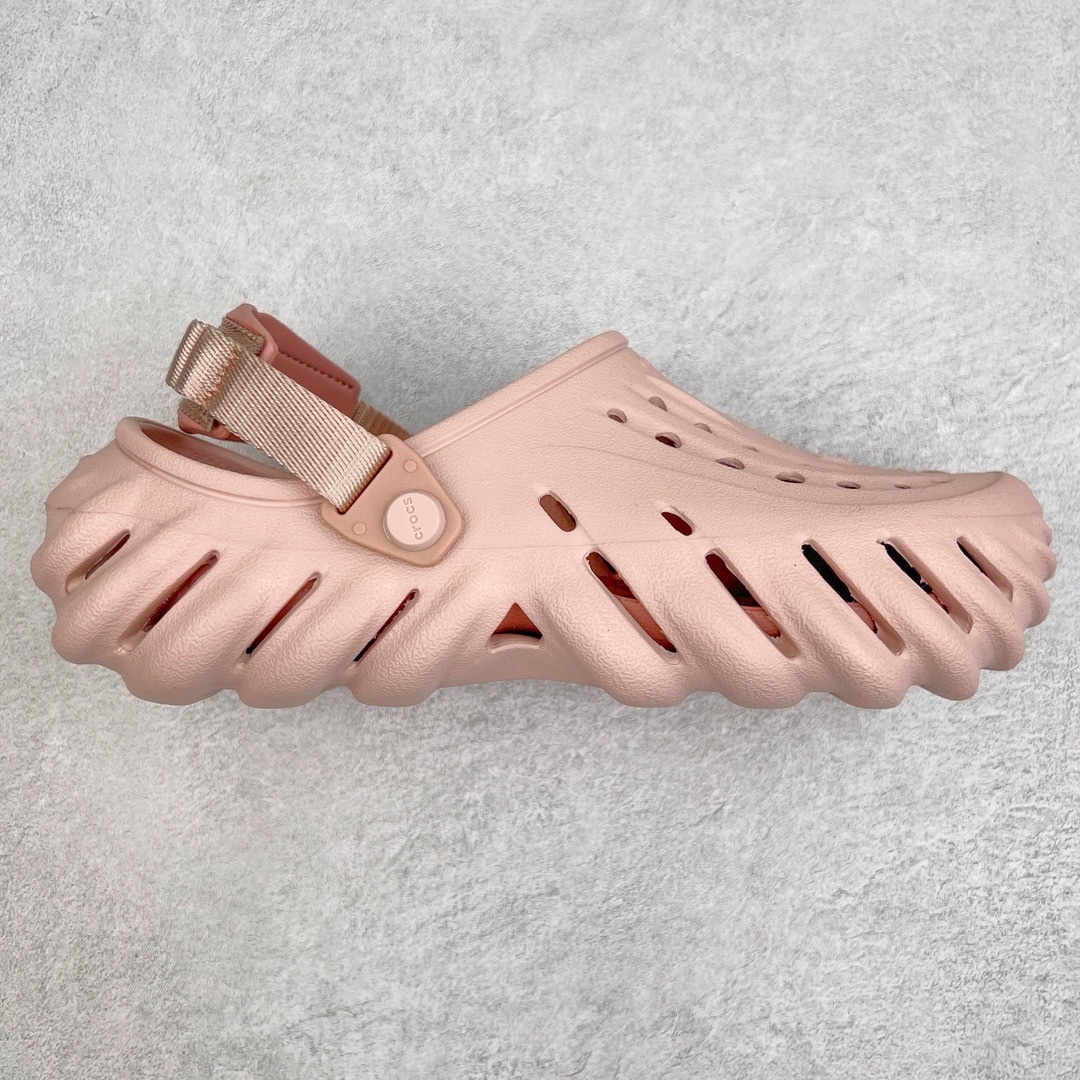 图片[10]-＃开学季劲爆福利两双盲盒 Crocs Classic Clog 卡骆驰全系列休闲沙滩洞洞拖鞋凉鞋 私人莞产顶级订单 白菜价亏本清仓套现转新款 机不可失 好好把握 随机两双 只选尺码 商品款式均为上架顶级款式 单品零售价格2×× 保证稳赚不赔 无通货 无烂货 会有轻微瑕疵的情况 友情提醒 买到是亏还是赚 每个人定义不同福袋闷包理论上和赌博心理相同玩的就是惊喜 玩的就是心跳活动商品无严重质量问题不退换 透明防水袋包装 注意配件需单独购买 超轻Croslite专利材料打造 鞋面更加耐用易清洗 该鞋款轻盈舒适 2002年 经典克骆格诞生 秉承外形简单 穿着舒适的初衷 不断为消费者带来舒适的穿着体验 穿出“趣”味 鞋面洞洞可搭彰显个性的智必星 一鞋两穿 可调节式后跟带增添鞋身的稳固性能 放前面变成愜意舒适的凉拖 放后面行走跑跳更加稳妥 Croslite ™材料 封闭式细胞树脂 能够在体温作用下自动变形以适应脚部形状 涉水性优秀的同时易于清洁 抓地力强 不易打滑 Crocs的核心理念：轻便 灵活 全方位的舒适感 同步官方尺码：M3(34-35) M4（36-37） M5（37-38）M6（38-39）M7（39-40）M8（41-42）M9（42-43）M10（43-44）M11（45-46）-选品中心