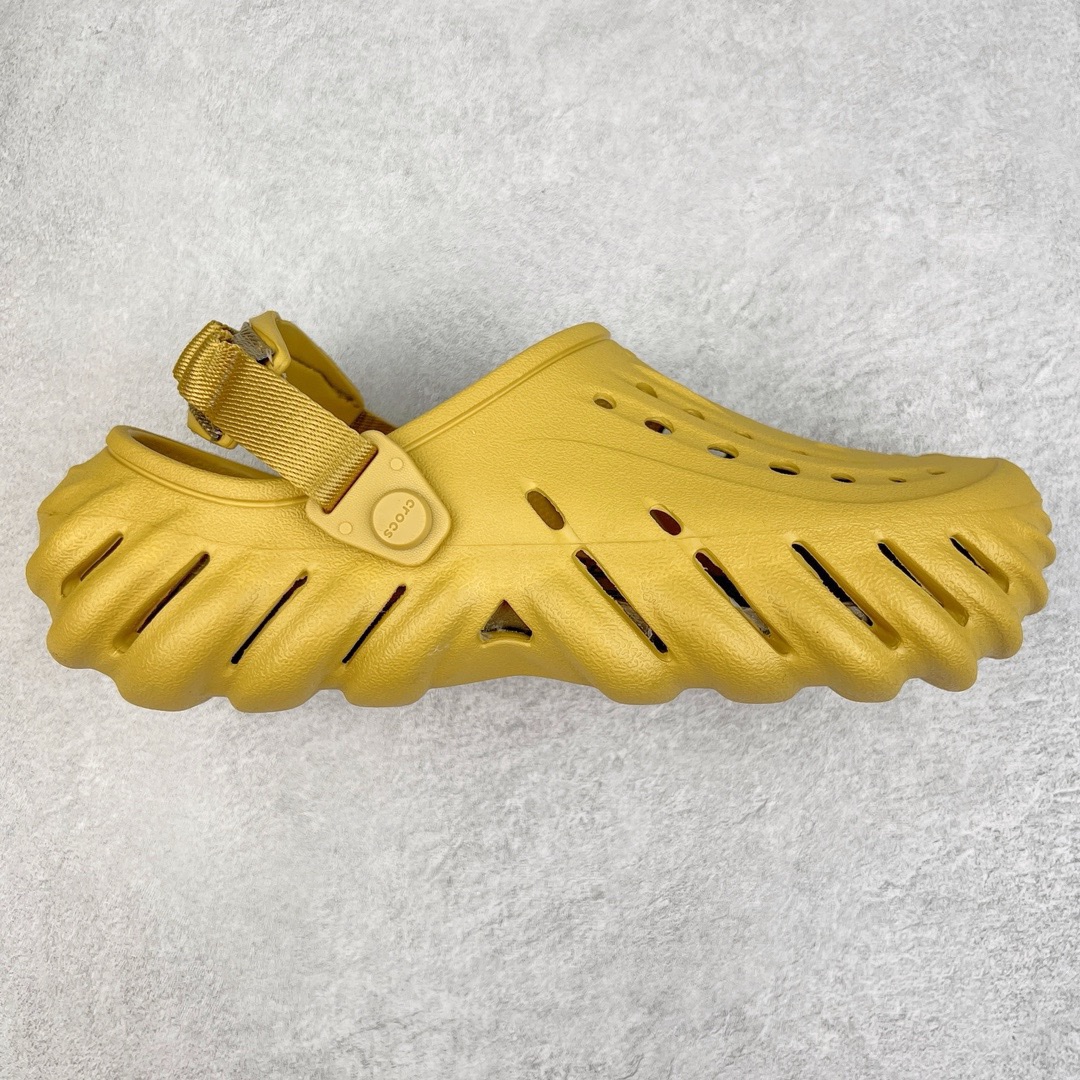 图片[6]-＃开学季劲爆福利两双盲盒 Crocs Classic Clog 卡骆驰全系列休闲沙滩洞洞拖鞋凉鞋 私人莞产顶级订单 白菜价亏本清仓套现转新款 机不可失 好好把握 随机两双 只选尺码 商品款式均为上架顶级款式 单品零售价格2×× 保证稳赚不赔 无通货 无烂货 会有轻微瑕疵的情况 友情提醒 买到是亏还是赚 每个人定义不同福袋闷包理论上和赌博心理相同玩的就是惊喜 玩的就是心跳活动商品无严重质量问题不退换 透明防水袋包装 注意配件需单独购买 超轻Croslite专利材料打造 鞋面更加耐用易清洗 该鞋款轻盈舒适 2002年 经典克骆格诞生 秉承外形简单 穿着舒适的初衷 不断为消费者带来舒适的穿着体验 穿出“趣”味 鞋面洞洞可搭彰显个性的智必星 一鞋两穿 可调节式后跟带增添鞋身的稳固性能 放前面变成愜意舒适的凉拖 放后面行走跑跳更加稳妥 Croslite ™材料 封闭式细胞树脂 能够在体温作用下自动变形以适应脚部形状 涉水性优秀的同时易于清洁 抓地力强 不易打滑 Crocs的核心理念：轻便 灵活 全方位的舒适感 同步官方尺码：M3(34-35) M4（36-37） M5（37-38）M6（38-39）M7（39-40）M8（41-42）M9（42-43）M10（43-44）M11（45-46）-选品中心