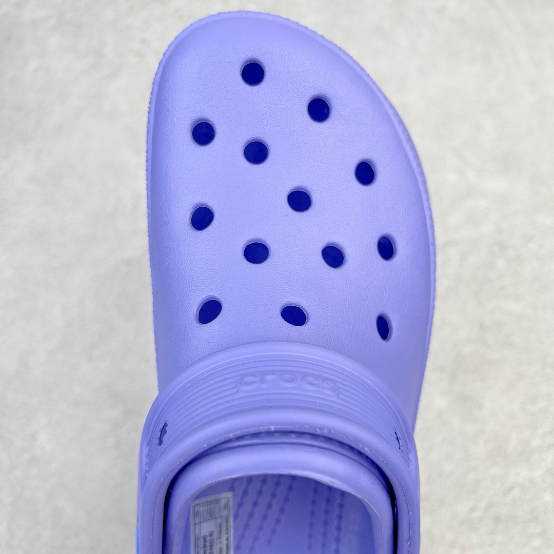 图片[4]-＃开学季劲爆福利两双盲盒 Crocs Classic Clog 卡骆驰全系列休闲沙滩洞洞拖鞋凉鞋 私人莞产顶级订单 白菜价亏本清仓套现转新款 机不可失 好好把握 随机两双 只选尺码 商品款式均为上架顶级款式 单品零售价格2×× 保证稳赚不赔 无通货 无烂货 会有轻微瑕疵的情况 友情提醒 买到是亏还是赚 每个人定义不同福袋闷包理论上和赌博心理相同玩的就是惊喜 玩的就是心跳活动商品无严重质量问题不退换 透明防水袋包装 注意配件需单独购买 超轻Croslite专利材料打造 鞋面更加耐用易清洗 该鞋款轻盈舒适 2002年 经典克骆格诞生 秉承外形简单 穿着舒适的初衷 不断为消费者带来舒适的穿着体验 穿出“趣”味 鞋面洞洞可搭彰显个性的智必星 一鞋两穿 可调节式后跟带增添鞋身的稳固性能 放前面变成愜意舒适的凉拖 放后面行走跑跳更加稳妥 Croslite ™材料 封闭式细胞树脂 能够在体温作用下自动变形以适应脚部形状 涉水性优秀的同时易于清洁 抓地力强 不易打滑 Crocs的核心理念：轻便 灵活 全方位的舒适感 同步官方尺码：M3(34-35) M4（36-37） M5（37-38）M6（38-39）M7（39-40）M8（41-42）M9（42-43）M10（43-44）M11（45-46）-选品中心