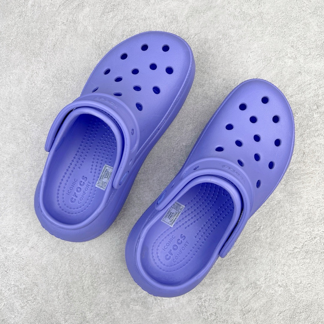 图片[3]-＃开学季劲爆福利两双盲盒 Crocs Classic Clog 卡骆驰全系列休闲沙滩洞洞拖鞋凉鞋 私人莞产顶级订单 白菜价亏本清仓套现转新款 机不可失 好好把握 随机两双 只选尺码 商品款式均为上架顶级款式 单品零售价格2×× 保证稳赚不赔 无通货 无烂货 会有轻微瑕疵的情况 友情提醒 买到是亏还是赚 每个人定义不同福袋闷包理论上和赌博心理相同玩的就是惊喜 玩的就是心跳活动商品无严重质量问题不退换 透明防水袋包装 注意配件需单独购买 超轻Croslite专利材料打造 鞋面更加耐用易清洗 该鞋款轻盈舒适 2002年 经典克骆格诞生 秉承外形简单 穿着舒适的初衷 不断为消费者带来舒适的穿着体验 穿出“趣”味 鞋面洞洞可搭彰显个性的智必星 一鞋两穿 可调节式后跟带增添鞋身的稳固性能 放前面变成愜意舒适的凉拖 放后面行走跑跳更加稳妥 Croslite ™材料 封闭式细胞树脂 能够在体温作用下自动变形以适应脚部形状 涉水性优秀的同时易于清洁 抓地力强 不易打滑 Crocs的核心理念：轻便 灵活 全方位的舒适感 同步官方尺码：M3(34-35) M4（36-37） M5（37-38）M6（38-39）M7（39-40）M8（41-42）M9（42-43）M10（43-44）M11（45-46）-选品中心
