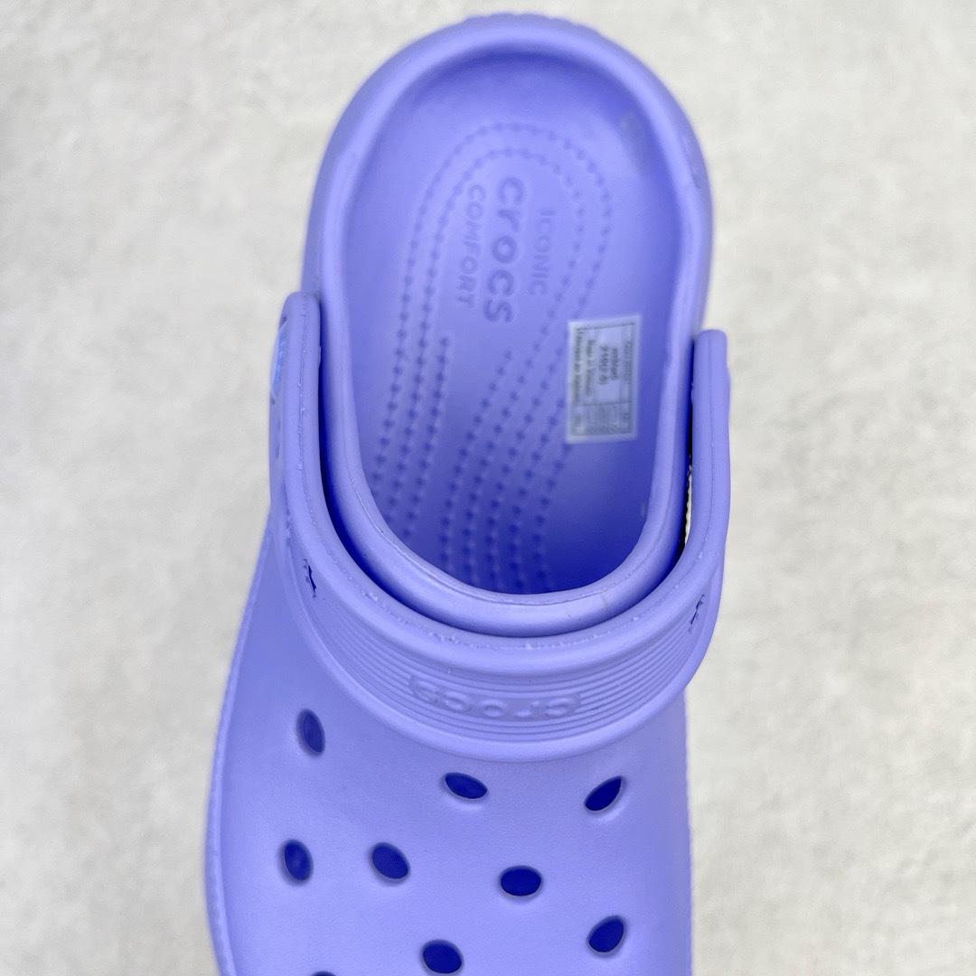 图片[5]-＃开学季劲爆福利两双盲盒 Crocs Classic Clog 卡骆驰全系列休闲沙滩洞洞拖鞋凉鞋 私人莞产顶级订单 白菜价亏本清仓套现转新款 机不可失 好好把握 随机两双 只选尺码 商品款式均为上架顶级款式 单品零售价格2×× 保证稳赚不赔 无通货 无烂货 会有轻微瑕疵的情况 友情提醒 买到是亏还是赚 每个人定义不同福袋闷包理论上和赌博心理相同玩的就是惊喜 玩的就是心跳活动商品无严重质量问题不退换 透明防水袋包装 注意配件需单独购买 超轻Croslite专利材料打造 鞋面更加耐用易清洗 该鞋款轻盈舒适 2002年 经典克骆格诞生 秉承外形简单 穿着舒适的初衷 不断为消费者带来舒适的穿着体验 穿出“趣”味 鞋面洞洞可搭彰显个性的智必星 一鞋两穿 可调节式后跟带增添鞋身的稳固性能 放前面变成愜意舒适的凉拖 放后面行走跑跳更加稳妥 Croslite ™材料 封闭式细胞树脂 能够在体温作用下自动变形以适应脚部形状 涉水性优秀的同时易于清洁 抓地力强 不易打滑 Crocs的核心理念：轻便 灵活 全方位的舒适感 同步官方尺码：M3(34-35) M4（36-37） M5（37-38）M6（38-39）M7（39-40）M8（41-42）M9（42-43）M10（43-44）M11（45-46）-选品中心