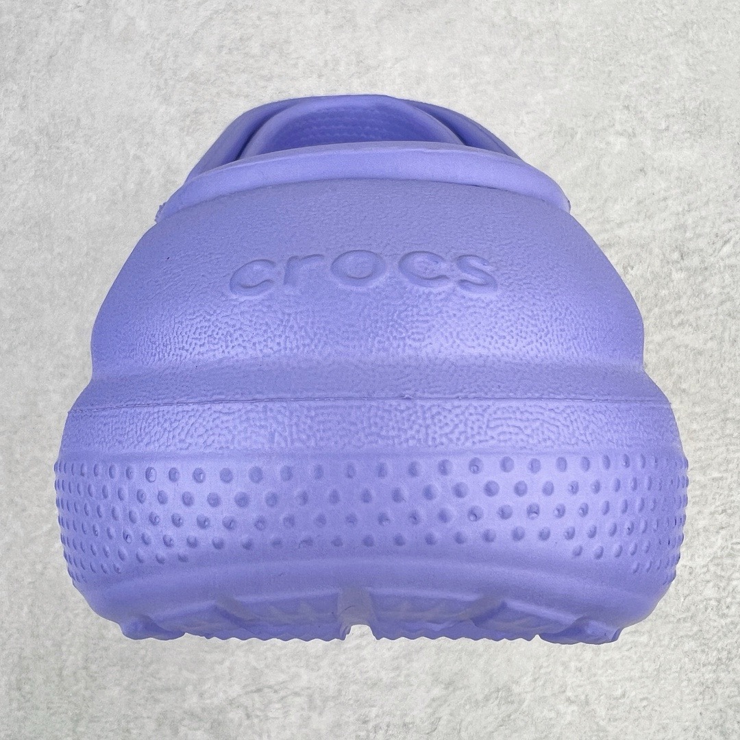 图片[8]-＃开学季劲爆福利两双盲盒 Crocs Classic Clog 卡骆驰全系列休闲沙滩洞洞拖鞋凉鞋 私人莞产顶级订单 白菜价亏本清仓套现转新款 机不可失 好好把握 随机两双 只选尺码 商品款式均为上架顶级款式 单品零售价格2×× 保证稳赚不赔 无通货 无烂货 会有轻微瑕疵的情况 友情提醒 买到是亏还是赚 每个人定义不同福袋闷包理论上和赌博心理相同玩的就是惊喜 玩的就是心跳活动商品无严重质量问题不退换 透明防水袋包装 注意配件需单独购买 超轻Croslite专利材料打造 鞋面更加耐用易清洗 该鞋款轻盈舒适 2002年 经典克骆格诞生 秉承外形简单 穿着舒适的初衷 不断为消费者带来舒适的穿着体验 穿出“趣”味 鞋面洞洞可搭彰显个性的智必星 一鞋两穿 可调节式后跟带增添鞋身的稳固性能 放前面变成愜意舒适的凉拖 放后面行走跑跳更加稳妥 Croslite ™材料 封闭式细胞树脂 能够在体温作用下自动变形以适应脚部形状 涉水性优秀的同时易于清洁 抓地力强 不易打滑 Crocs的核心理念：轻便 灵活 全方位的舒适感 同步官方尺码：M3(34-35) M4（36-37） M5（37-38）M6（38-39）M7（39-40）M8（41-42）M9（42-43）M10（43-44）M11（45-46）-选品中心