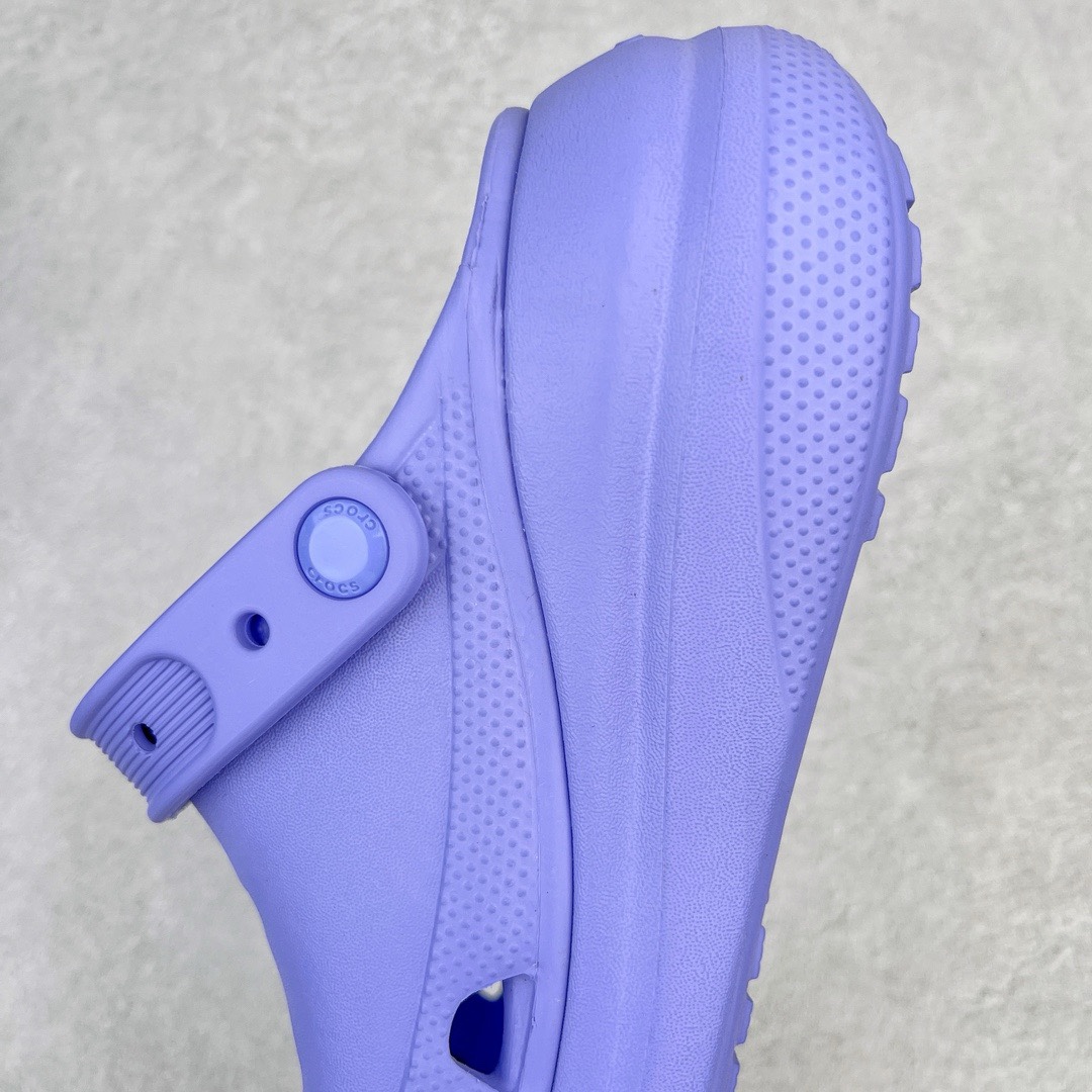 图片[7]-＃开学季劲爆福利两双盲盒 Crocs Classic Clog 卡骆驰全系列休闲沙滩洞洞拖鞋凉鞋 私人莞产顶级订单 白菜价亏本清仓套现转新款 机不可失 好好把握 随机两双 只选尺码 商品款式均为上架顶级款式 单品零售价格2×× 保证稳赚不赔 无通货 无烂货 会有轻微瑕疵的情况 友情提醒 买到是亏还是赚 每个人定义不同福袋闷包理论上和赌博心理相同玩的就是惊喜 玩的就是心跳活动商品无严重质量问题不退换 透明防水袋包装 注意配件需单独购买 超轻Croslite专利材料打造 鞋面更加耐用易清洗 该鞋款轻盈舒适 2002年 经典克骆格诞生 秉承外形简单 穿着舒适的初衷 不断为消费者带来舒适的穿着体验 穿出“趣”味 鞋面洞洞可搭彰显个性的智必星 一鞋两穿 可调节式后跟带增添鞋身的稳固性能 放前面变成愜意舒适的凉拖 放后面行走跑跳更加稳妥 Croslite ™材料 封闭式细胞树脂 能够在体温作用下自动变形以适应脚部形状 涉水性优秀的同时易于清洁 抓地力强 不易打滑 Crocs的核心理念：轻便 灵活 全方位的舒适感 同步官方尺码：M3(34-35) M4（36-37） M5（37-38）M6（38-39）M7（39-40）M8（41-42）M9（42-43）M10（43-44）M11（45-46）-选品中心