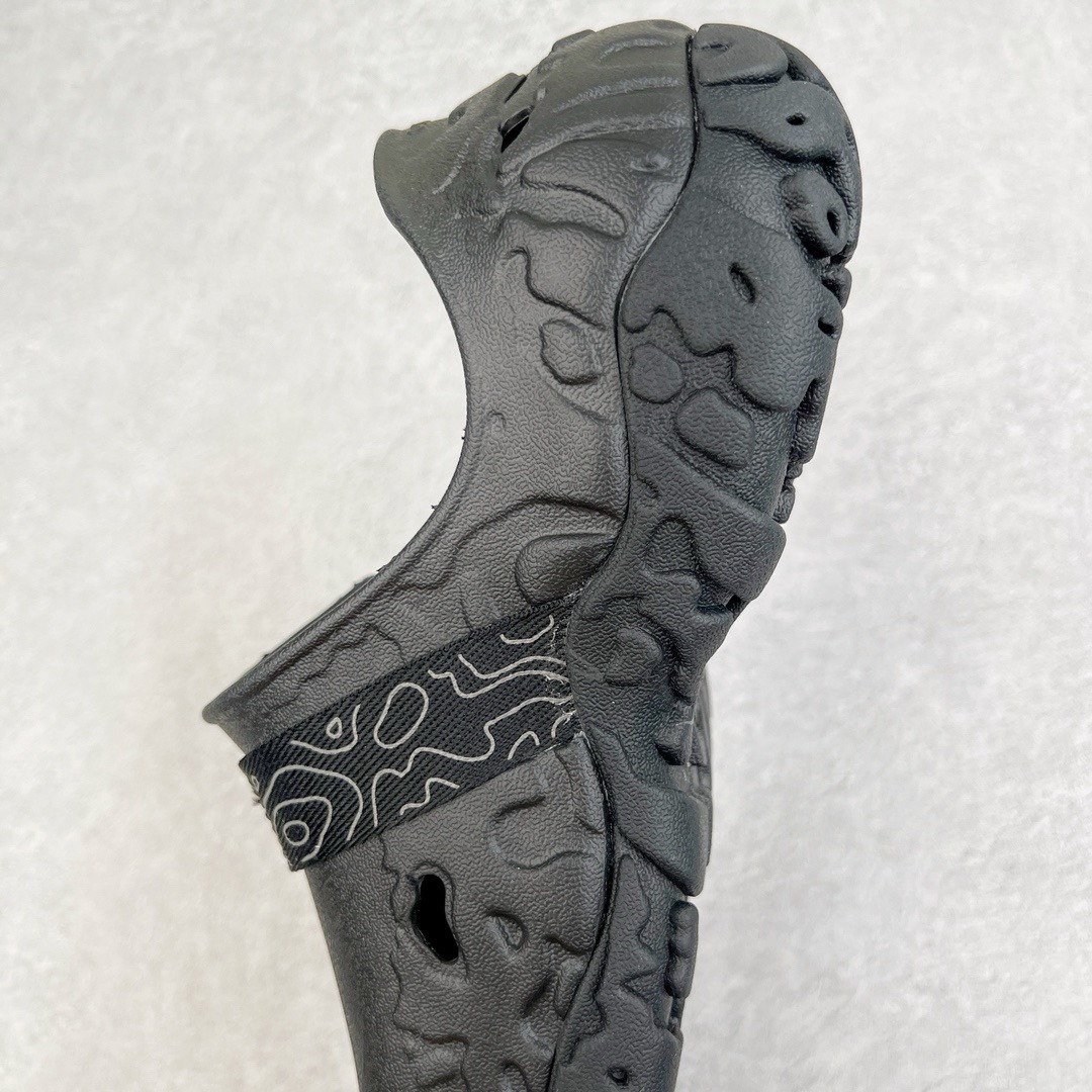 图片[6]-＃开学季劲爆福利两双盲盒 Crocs Classic Clog 卡骆驰全系列休闲沙滩洞洞拖鞋凉鞋 私人莞产顶级订单 白菜价亏本清仓套现转新款 机不可失 好好把握 随机两双 只选尺码 商品款式均为上架顶级款式 单品零售价格2×× 保证稳赚不赔 无通货 无烂货 会有轻微瑕疵的情况 友情提醒 买到是亏还是赚 每个人定义不同福袋闷包理论上和赌博心理相同玩的就是惊喜 玩的就是心跳活动商品无严重质量问题不退换 透明防水袋包装 注意配件需单独购买 超轻Croslite专利材料打造 鞋面更加耐用易清洗 该鞋款轻盈舒适 2002年 经典克骆格诞生 秉承外形简单 穿着舒适的初衷 不断为消费者带来舒适的穿着体验 穿出“趣”味 鞋面洞洞可搭彰显个性的智必星 一鞋两穿 可调节式后跟带增添鞋身的稳固性能 放前面变成愜意舒适的凉拖 放后面行走跑跳更加稳妥 Croslite ™材料 封闭式细胞树脂 能够在体温作用下自动变形以适应脚部形状 涉水性优秀的同时易于清洁 抓地力强 不易打滑 Crocs的核心理念：轻便 灵活 全方位的舒适感 同步官方尺码：M3(34-35) M4（36-37） M5（37-38）M6（38-39）M7（39-40）M8（41-42）M9（42-43）M10（43-44）M11（45-46）-选品中心