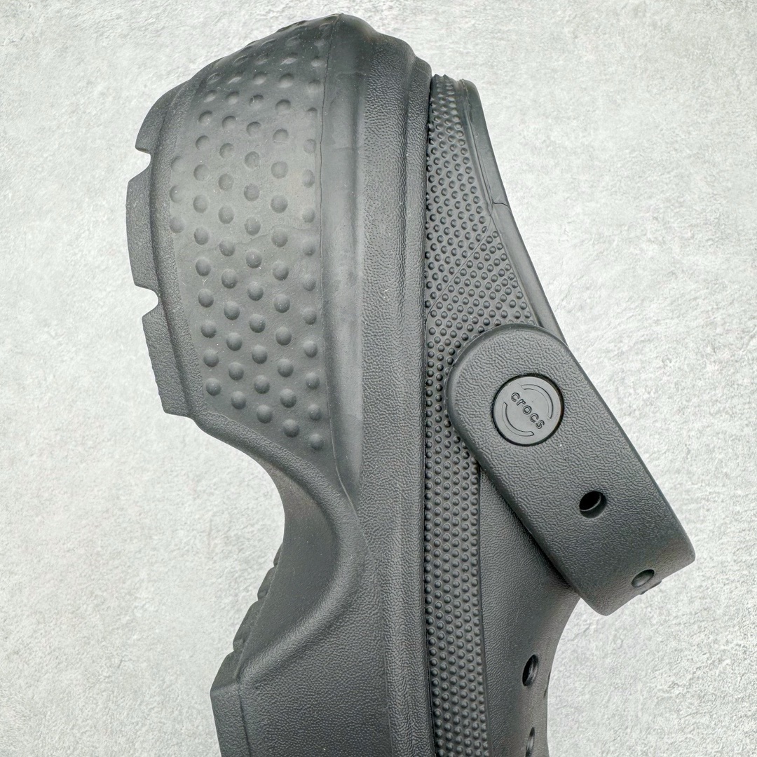 图片[6]-＃开学季劲爆福利两双盲盒 Crocs Classic Clog 卡骆驰全系列休闲沙滩洞洞拖鞋凉鞋 私人莞产顶级订单 白菜价亏本清仓套现转新款 机不可失 好好把握 随机两双 只选尺码 商品款式均为上架顶级款式 单品零售价格2×× 保证稳赚不赔 无通货 无烂货 会有轻微瑕疵的情况 友情提醒 买到是亏还是赚 每个人定义不同福袋闷包理论上和赌博心理相同玩的就是惊喜 玩的就是心跳活动商品无严重质量问题不退换 透明防水袋包装 注意配件需单独购买 超轻Croslite专利材料打造 鞋面更加耐用易清洗 该鞋款轻盈舒适 2002年 经典克骆格诞生 秉承外形简单 穿着舒适的初衷 不断为消费者带来舒适的穿着体验 穿出“趣”味 鞋面洞洞可搭彰显个性的智必星 一鞋两穿 可调节式后跟带增添鞋身的稳固性能 放前面变成愜意舒适的凉拖 放后面行走跑跳更加稳妥 Croslite ™材料 封闭式细胞树脂 能够在体温作用下自动变形以适应脚部形状 涉水性优秀的同时易于清洁 抓地力强 不易打滑 Crocs的核心理念：轻便 灵活 全方位的舒适感 同步官方尺码：M3(34-35) M4（36-37） M5（37-38）M6（38-39）M7（39-40）M8（41-42）M9（42-43）M10（43-44）M11（45-46）-选品中心