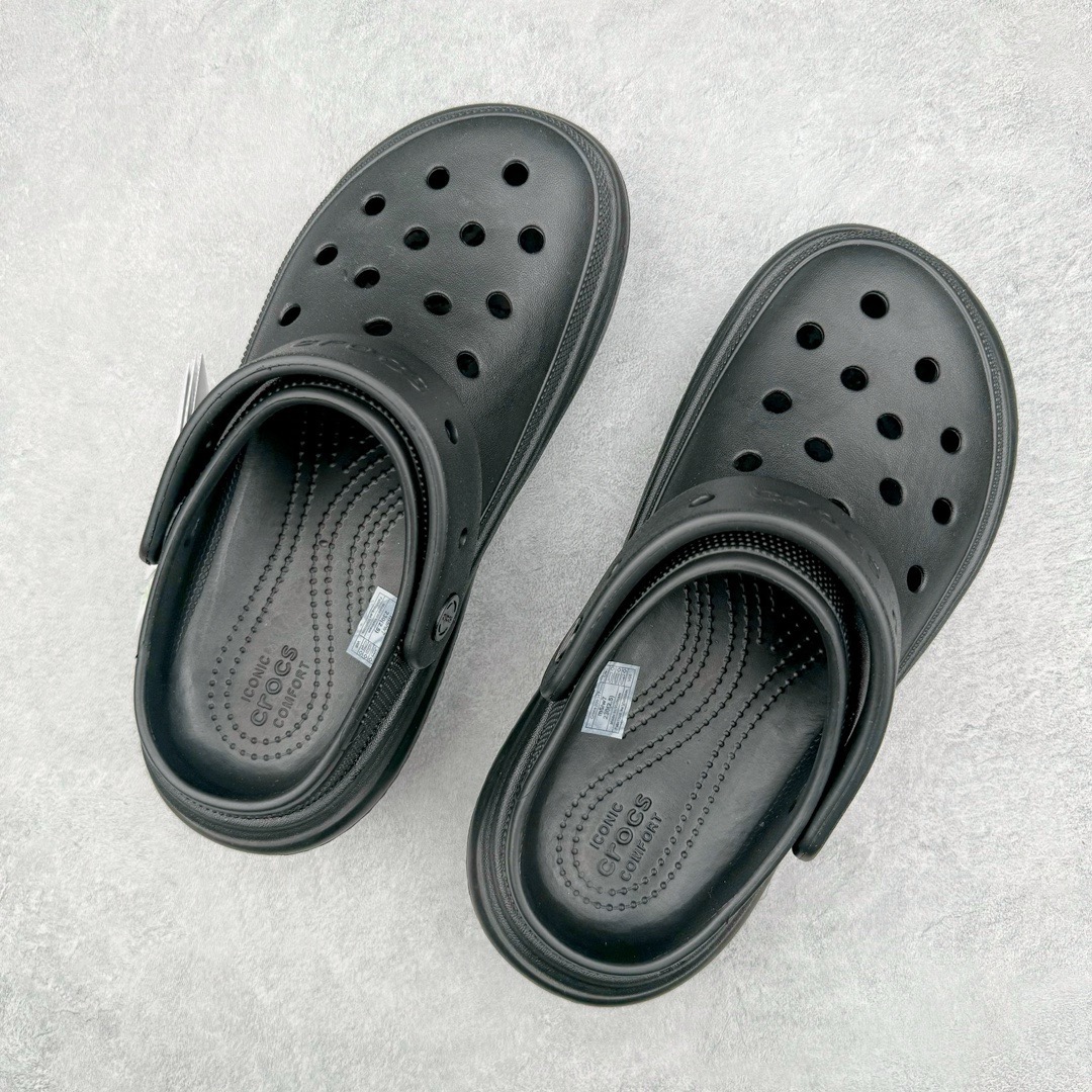 图片[3]-＃开学季劲爆福利两双盲盒 Crocs Classic Clog 卡骆驰全系列休闲沙滩洞洞拖鞋凉鞋 私人莞产顶级订单 白菜价亏本清仓套现转新款 机不可失 好好把握 随机两双 只选尺码 商品款式均为上架顶级款式 单品零售价格2×× 保证稳赚不赔 无通货 无烂货 会有轻微瑕疵的情况 友情提醒 买到是亏还是赚 每个人定义不同福袋闷包理论上和赌博心理相同玩的就是惊喜 玩的就是心跳活动商品无严重质量问题不退换 透明防水袋包装 注意配件需单独购买 超轻Croslite专利材料打造 鞋面更加耐用易清洗 该鞋款轻盈舒适 2002年 经典克骆格诞生 秉承外形简单 穿着舒适的初衷 不断为消费者带来舒适的穿着体验 穿出“趣”味 鞋面洞洞可搭彰显个性的智必星 一鞋两穿 可调节式后跟带增添鞋身的稳固性能 放前面变成愜意舒适的凉拖 放后面行走跑跳更加稳妥 Croslite ™材料 封闭式细胞树脂 能够在体温作用下自动变形以适应脚部形状 涉水性优秀的同时易于清洁 抓地力强 不易打滑 Crocs的核心理念：轻便 灵活 全方位的舒适感 同步官方尺码：M3(34-35) M4（36-37） M5（37-38）M6（38-39）M7（39-40）M8（41-42）M9（42-43）M10（43-44）M11（45-46）-选品中心