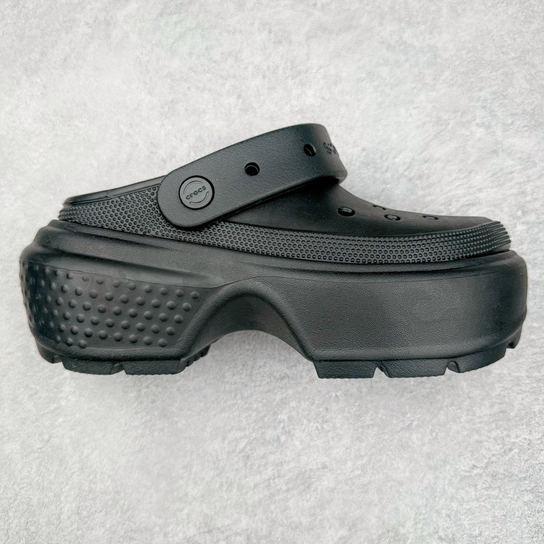 ＃开学季劲爆福利两双盲盒 Crocs Classic Clog 卡骆驰全系列休闲沙滩洞洞拖鞋凉鞋 私人莞产顶级订单 白菜价亏本清仓套现转新款 机不可失 好好把握 随机两双 只选尺码 商品款式均为上架顶级款式 单品零售价格2×× 保证稳赚不赔 无通货 无烂货 会有轻微瑕疵的情况 友情提醒 买到是亏还是赚 每个人定义不同福袋闷包理论上和赌博心理相同玩的就是惊喜 玩的就是心跳活动商品无严重质量问题不退换 透明防水袋包装 注意配件需单独购买 超轻Croslite专利材料打造 鞋面更加耐用易清洗 该鞋款轻盈舒适 2002年 经典克骆格诞生 秉承外形简单 穿着舒适的初衷 不断为消费者带来舒适的穿着体验 穿出“趣”味 鞋面洞洞可搭彰显个性的智必星 一鞋两穿 可调节式后跟带增添鞋身的稳固性能 放前面变成愜意舒适的凉拖 放后面行走跑跳更加稳妥 Croslite ™材料 封闭式细胞树脂 能够在体温作用下自动变形以适应脚部形状 涉水性优秀的同时易于清洁 抓地力强 不易打滑 Crocs的核心理念：轻便 灵活 全方位的舒适感 同步官方尺码：M3(34-35) M4（36-37） M5（37-38）M6（38-39）M7（39-40）M8（41-42）M9（42-43）M10（43-44）M11（45-46）-选品中心