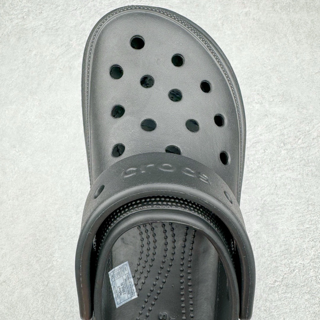 图片[4]-＃开学季劲爆福利两双盲盒 Crocs Classic Clog 卡骆驰全系列休闲沙滩洞洞拖鞋凉鞋 私人莞产顶级订单 白菜价亏本清仓套现转新款 机不可失 好好把握 随机两双 只选尺码 商品款式均为上架顶级款式 单品零售价格2×× 保证稳赚不赔 无通货 无烂货 会有轻微瑕疵的情况 友情提醒 买到是亏还是赚 每个人定义不同福袋闷包理论上和赌博心理相同玩的就是惊喜 玩的就是心跳活动商品无严重质量问题不退换 透明防水袋包装 注意配件需单独购买 超轻Croslite专利材料打造 鞋面更加耐用易清洗 该鞋款轻盈舒适 2002年 经典克骆格诞生 秉承外形简单 穿着舒适的初衷 不断为消费者带来舒适的穿着体验 穿出“趣”味 鞋面洞洞可搭彰显个性的智必星 一鞋两穿 可调节式后跟带增添鞋身的稳固性能 放前面变成愜意舒适的凉拖 放后面行走跑跳更加稳妥 Croslite ™材料 封闭式细胞树脂 能够在体温作用下自动变形以适应脚部形状 涉水性优秀的同时易于清洁 抓地力强 不易打滑 Crocs的核心理念：轻便 灵活 全方位的舒适感 同步官方尺码：M3(34-35) M4（36-37） M5（37-38）M6（38-39）M7（39-40）M8（41-42）M9（42-43）M10（43-44）M11（45-46）-选品中心