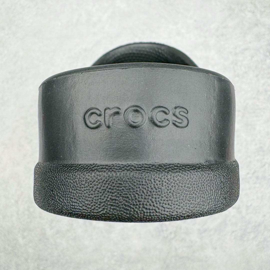 图片[8]-＃开学季劲爆福利两双盲盒 Crocs Classic Clog 卡骆驰全系列休闲沙滩洞洞拖鞋凉鞋 私人莞产顶级订单 白菜价亏本清仓套现转新款 机不可失 好好把握 随机两双 只选尺码 商品款式均为上架顶级款式 单品零售价格2×× 保证稳赚不赔 无通货 无烂货 会有轻微瑕疵的情况 友情提醒 买到是亏还是赚 每个人定义不同福袋闷包理论上和赌博心理相同玩的就是惊喜 玩的就是心跳活动商品无严重质量问题不退换 透明防水袋包装 注意配件需单独购买 超轻Croslite专利材料打造 鞋面更加耐用易清洗 该鞋款轻盈舒适 2002年 经典克骆格诞生 秉承外形简单 穿着舒适的初衷 不断为消费者带来舒适的穿着体验 穿出“趣”味 鞋面洞洞可搭彰显个性的智必星 一鞋两穿 可调节式后跟带增添鞋身的稳固性能 放前面变成愜意舒适的凉拖 放后面行走跑跳更加稳妥 Croslite ™材料 封闭式细胞树脂 能够在体温作用下自动变形以适应脚部形状 涉水性优秀的同时易于清洁 抓地力强 不易打滑 Crocs的核心理念：轻便 灵活 全方位的舒适感 同步官方尺码：M3(34-35) M4（36-37） M5（37-38）M6（38-39）M7（39-40）M8（41-42）M9（42-43）M10（43-44）M11（45-46）-选品中心