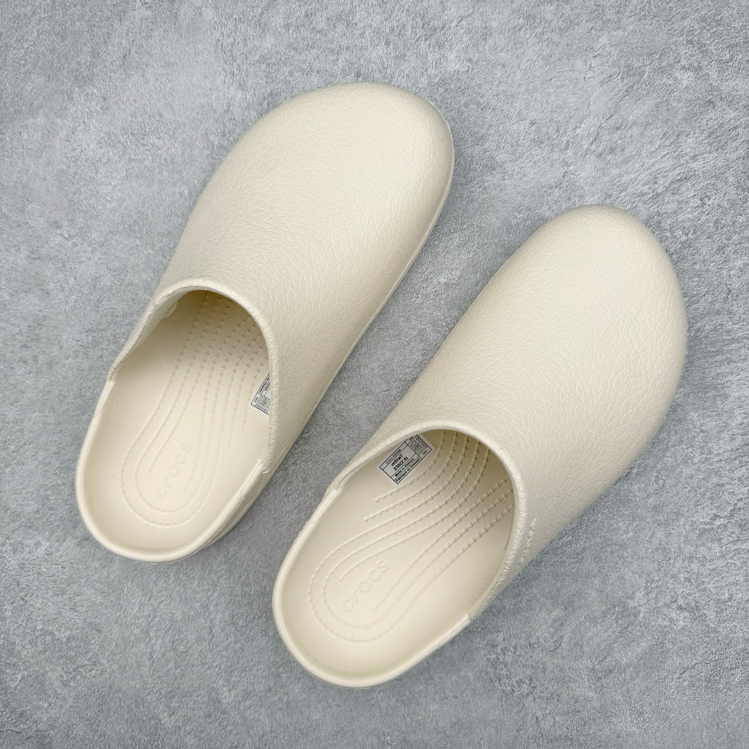 图片[3]-＃开学季劲爆福利两双盲盒 Crocs Classic Clog 卡骆驰全系列休闲沙滩洞洞拖鞋凉鞋 私人莞产顶级订单 白菜价亏本清仓套现转新款 机不可失 好好把握 随机两双 只选尺码 商品款式均为上架顶级款式 单品零售价格2×× 保证稳赚不赔 无通货 无烂货 会有轻微瑕疵的情况 友情提醒 买到是亏还是赚 每个人定义不同福袋闷包理论上和赌博心理相同玩的就是惊喜 玩的就是心跳活动商品无严重质量问题不退换 透明防水袋包装 注意配件需单独购买 超轻Croslite专利材料打造 鞋面更加耐用易清洗 该鞋款轻盈舒适 2002年 经典克骆格诞生 秉承外形简单 穿着舒适的初衷 不断为消费者带来舒适的穿着体验 穿出“趣”味 鞋面洞洞可搭彰显个性的智必星 一鞋两穿 可调节式后跟带增添鞋身的稳固性能 放前面变成愜意舒适的凉拖 放后面行走跑跳更加稳妥 Croslite ™材料 封闭式细胞树脂 能够在体温作用下自动变形以适应脚部形状 涉水性优秀的同时易于清洁 抓地力强 不易打滑 Crocs的核心理念：轻便 灵活 全方位的舒适感 同步官方尺码：M3(34-35) M4（36-37） M5（37-38）M6（38-39）M7（39-40）M8（41-42）M9（42-43）M10（43-44）M11（45-46）-选品中心