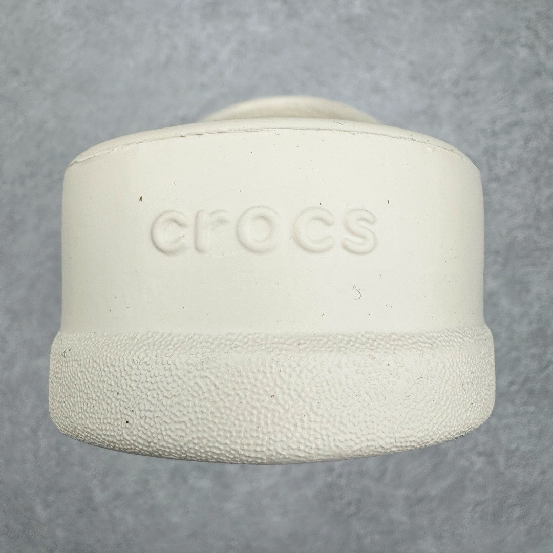 图片[8]-＃开学季劲爆福利两双盲盒 Crocs Classic Clog 卡骆驰全系列休闲沙滩洞洞拖鞋凉鞋 私人莞产顶级订单 白菜价亏本清仓套现转新款 机不可失 好好把握 随机两双 只选尺码 商品款式均为上架顶级款式 单品零售价格2×× 保证稳赚不赔 无通货 无烂货 会有轻微瑕疵的情况 友情提醒 买到是亏还是赚 每个人定义不同福袋闷包理论上和赌博心理相同玩的就是惊喜 玩的就是心跳活动商品无严重质量问题不退换 透明防水袋包装 注意配件需单独购买 超轻Croslite专利材料打造 鞋面更加耐用易清洗 该鞋款轻盈舒适 2002年 经典克骆格诞生 秉承外形简单 穿着舒适的初衷 不断为消费者带来舒适的穿着体验 穿出“趣”味 鞋面洞洞可搭彰显个性的智必星 一鞋两穿 可调节式后跟带增添鞋身的稳固性能 放前面变成愜意舒适的凉拖 放后面行走跑跳更加稳妥 Croslite ™材料 封闭式细胞树脂 能够在体温作用下自动变形以适应脚部形状 涉水性优秀的同时易于清洁 抓地力强 不易打滑 Crocs的核心理念：轻便 灵活 全方位的舒适感 同步官方尺码：M3(34-35) M4（36-37） M5（37-38）M6（38-39）M7（39-40）M8（41-42）M9（42-43）M10（43-44）M11（45-46）-选品中心