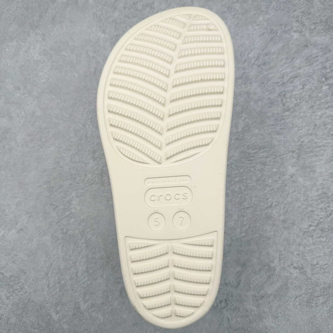 图片[9]-＃开学季劲爆福利两双盲盒 Crocs Classic Clog 卡骆驰全系列休闲沙滩洞洞拖鞋凉鞋 私人莞产顶级订单 白菜价亏本清仓套现转新款 机不可失 好好把握 随机两双 只选尺码 商品款式均为上架顶级款式 单品零售价格2×× 保证稳赚不赔 无通货 无烂货 会有轻微瑕疵的情况 友情提醒 买到是亏还是赚 每个人定义不同福袋闷包理论上和赌博心理相同玩的就是惊喜 玩的就是心跳活动商品无严重质量问题不退换 透明防水袋包装 注意配件需单独购买 超轻Croslite专利材料打造 鞋面更加耐用易清洗 该鞋款轻盈舒适 2002年 经典克骆格诞生 秉承外形简单 穿着舒适的初衷 不断为消费者带来舒适的穿着体验 穿出“趣”味 鞋面洞洞可搭彰显个性的智必星 一鞋两穿 可调节式后跟带增添鞋身的稳固性能 放前面变成愜意舒适的凉拖 放后面行走跑跳更加稳妥 Croslite ™材料 封闭式细胞树脂 能够在体温作用下自动变形以适应脚部形状 涉水性优秀的同时易于清洁 抓地力强 不易打滑 Crocs的核心理念：轻便 灵活 全方位的舒适感 同步官方尺码：M3(34-35) M4（36-37） M5（37-38）M6（38-39）M7（39-40）M8（41-42）M9（42-43）M10（43-44）M11（45-46）-选品中心