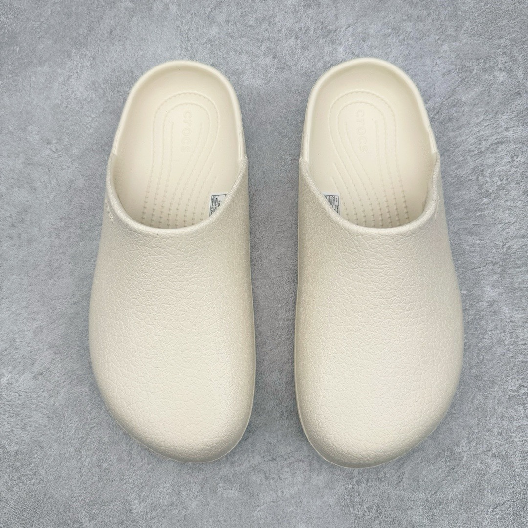 图片[2]-＃开学季劲爆福利两双盲盒 Crocs Classic Clog 卡骆驰全系列休闲沙滩洞洞拖鞋凉鞋 私人莞产顶级订单 白菜价亏本清仓套现转新款 机不可失 好好把握 随机两双 只选尺码 商品款式均为上架顶级款式 单品零售价格2×× 保证稳赚不赔 无通货 无烂货 会有轻微瑕疵的情况 友情提醒 买到是亏还是赚 每个人定义不同福袋闷包理论上和赌博心理相同玩的就是惊喜 玩的就是心跳活动商品无严重质量问题不退换 透明防水袋包装 注意配件需单独购买 超轻Croslite专利材料打造 鞋面更加耐用易清洗 该鞋款轻盈舒适 2002年 经典克骆格诞生 秉承外形简单 穿着舒适的初衷 不断为消费者带来舒适的穿着体验 穿出“趣”味 鞋面洞洞可搭彰显个性的智必星 一鞋两穿 可调节式后跟带增添鞋身的稳固性能 放前面变成愜意舒适的凉拖 放后面行走跑跳更加稳妥 Croslite ™材料 封闭式细胞树脂 能够在体温作用下自动变形以适应脚部形状 涉水性优秀的同时易于清洁 抓地力强 不易打滑 Crocs的核心理念：轻便 灵活 全方位的舒适感 同步官方尺码：M3(34-35) M4（36-37） M5（37-38）M6（38-39）M7（39-40）M8（41-42）M9（42-43）M10（43-44）M11（45-46）-选品中心