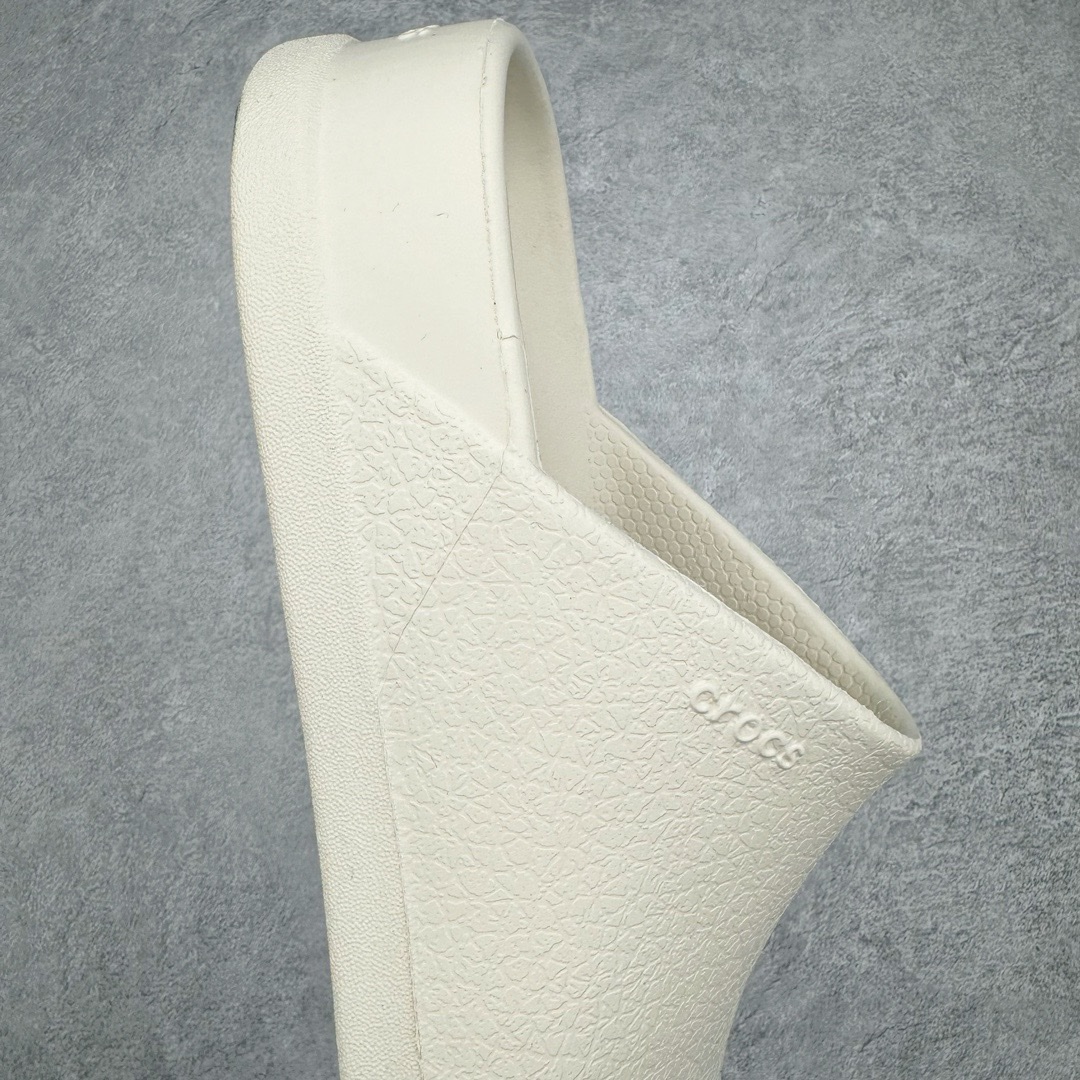 图片[6]-＃开学季劲爆福利两双盲盒 Crocs Classic Clog 卡骆驰全系列休闲沙滩洞洞拖鞋凉鞋 私人莞产顶级订单 白菜价亏本清仓套现转新款 机不可失 好好把握 随机两双 只选尺码 商品款式均为上架顶级款式 单品零售价格2×× 保证稳赚不赔 无通货 无烂货 会有轻微瑕疵的情况 友情提醒 买到是亏还是赚 每个人定义不同福袋闷包理论上和赌博心理相同玩的就是惊喜 玩的就是心跳活动商品无严重质量问题不退换 透明防水袋包装 注意配件需单独购买 超轻Croslite专利材料打造 鞋面更加耐用易清洗 该鞋款轻盈舒适 2002年 经典克骆格诞生 秉承外形简单 穿着舒适的初衷 不断为消费者带来舒适的穿着体验 穿出“趣”味 鞋面洞洞可搭彰显个性的智必星 一鞋两穿 可调节式后跟带增添鞋身的稳固性能 放前面变成愜意舒适的凉拖 放后面行走跑跳更加稳妥 Croslite ™材料 封闭式细胞树脂 能够在体温作用下自动变形以适应脚部形状 涉水性优秀的同时易于清洁 抓地力强 不易打滑 Crocs的核心理念：轻便 灵活 全方位的舒适感 同步官方尺码：M3(34-35) M4（36-37） M5（37-38）M6（38-39）M7（39-40）M8（41-42）M9（42-43）M10（43-44）M11（45-46）-选品中心