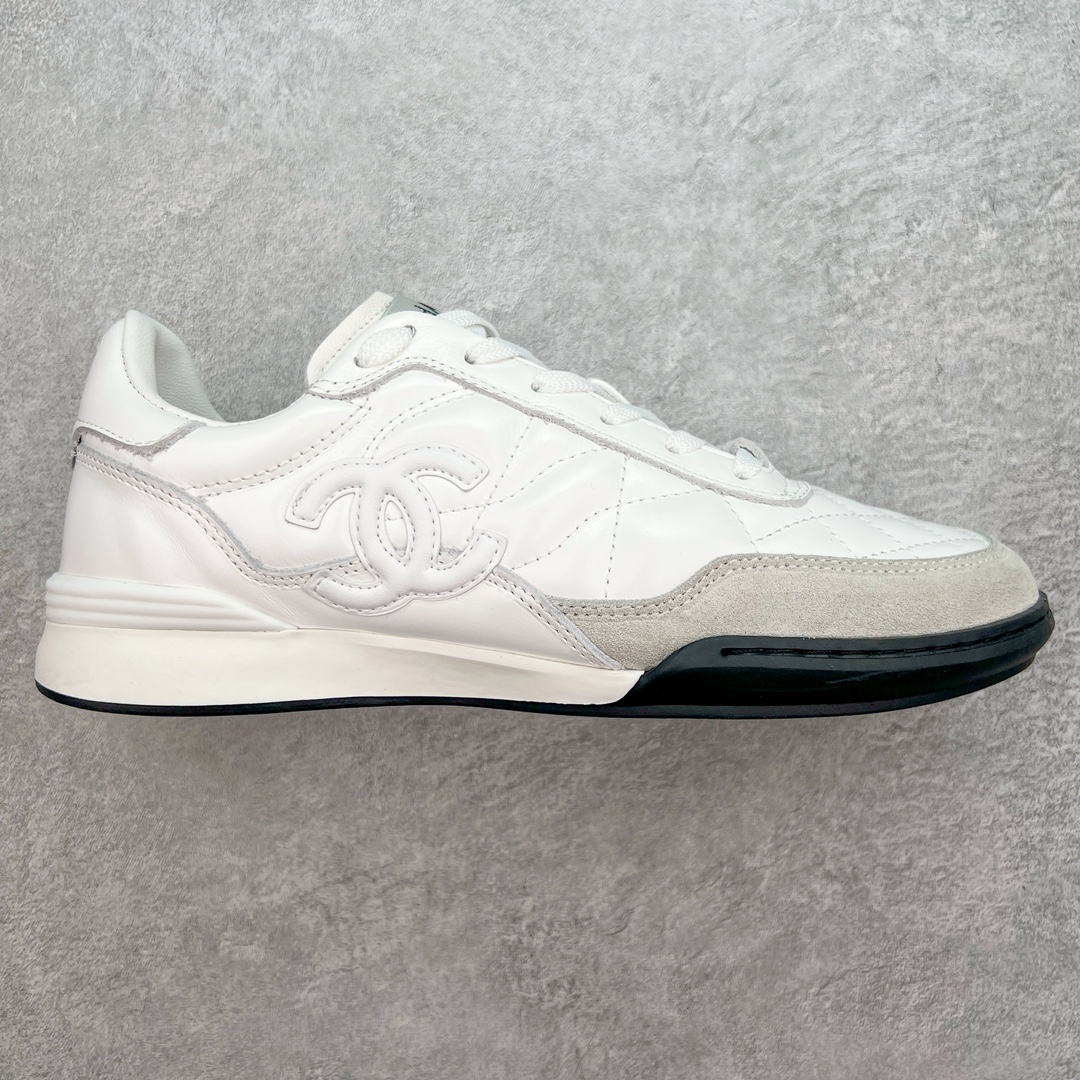 莞产 CHANEL香奈儿 24S德训鞋平底系带圆头菱格风四季休闲百搭款 原版开模 凹凸感超强 线条紧致🎀全新礼盒包装 细节拉满 环保太空革组合呼吸网织布鞋面材质 欧索莱环保去臭环型组合鞋垫 采用进口TPU大底 官方同步2024 最新礼盒包装 尺码：35 36 37 38 39 40-选品中心