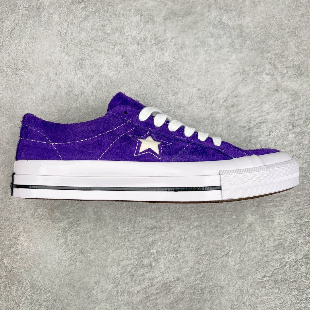 💰150 Converse One Star 紫色一星n匡威低帮复古紫色翻毛皮运动情侣休闲鞋n鞋面采用翻毛皮材质 自然优雅 搭配标志性的One Star Logo 凸显充满现代感风格 融入SKATE元素 源于街头设计灵感 呈现出舒适的穿着体验 让你尽享运动中的乐趣 货号：171586C 尺码：35 36 36.5 37 37.5 38 39 39.5 40 41 41.5 42 42.5 43 44 编码：by2936020-运动鞋