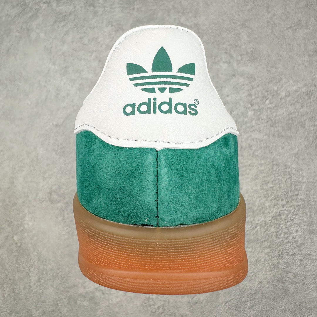 图片[8]-＃VF AD Original Gazelle Indoor Trainers 瞪羚室内鞋系列低帮复古百搭休闲运动德训风板鞋 IG1596 平台特供批次 原厂定制长毛翻毛皮组合环保纤维革鞋面材质 内置环保海玻璃鞋垫 外置RB橡胶大底 产品品控稳定性领先行业 原厂全套原楦原纸板冲刀磨具开发 原厂皮料加持 原厂港宝加持定型后跟R度完美 将复古进行到底 简约流畅 三十年不变经典 这款Gazelle运动鞋 无论面料、配色、质感或设计 都只在重现其1991年原款的经典 皮革鞋面 撞色三条纹和鞋跟标的设计 力求呈现90年代的经典复古风潮 Samba火热的同时 也带动了其它的复古鞋型 Gazelle便是其中一只 Gazelle Indoor拥有包边更宽的T字型鞋头 更好的保护运动员的前掌 浓浓的复古氛围感 非常适合现在流行的Cleanfit风格 尺码：35.5 36 36.5 37.5 38 38.5 39 40 40.5 41 42 42.5 43 44 44.5 45 46-选品中心