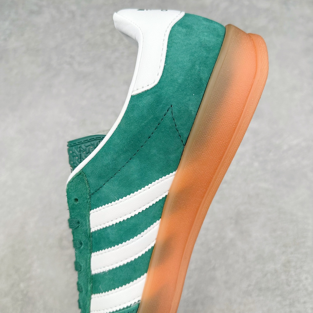 图片[7]-＃VF AD Original Gazelle Indoor Trainers 瞪羚室内鞋系列低帮复古百搭休闲运动德训风板鞋 IG1596 平台特供批次 原厂定制长毛翻毛皮组合环保纤维革鞋面材质 内置环保海玻璃鞋垫 外置RB橡胶大底 产品品控稳定性领先行业 原厂全套原楦原纸板冲刀磨具开发 原厂皮料加持 原厂港宝加持定型后跟R度完美 将复古进行到底 简约流畅 三十年不变经典 这款Gazelle运动鞋 无论面料、配色、质感或设计 都只在重现其1991年原款的经典 皮革鞋面 撞色三条纹和鞋跟标的设计 力求呈现90年代的经典复古风潮 Samba火热的同时 也带动了其它的复古鞋型 Gazelle便是其中一只 Gazelle Indoor拥有包边更宽的T字型鞋头 更好的保护运动员的前掌 浓浓的复古氛围感 非常适合现在流行的Cleanfit风格 尺码：35.5 36 36.5 37.5 38 38.5 39 40 40.5 41 42 42.5 43 44 44.5 45 46-选品中心
