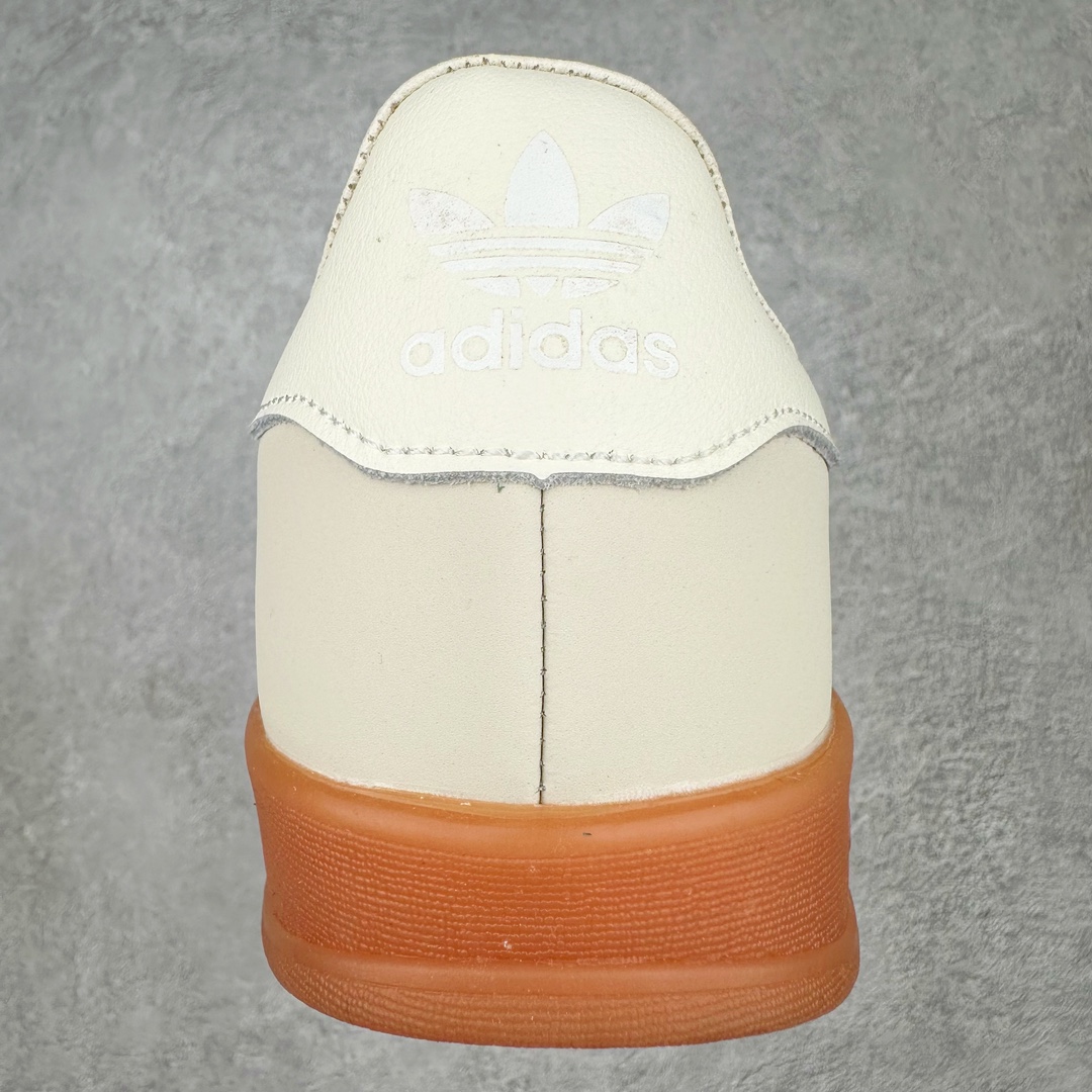 图片[8]-＃VF AD Original Gazelle Indoor Trainers 瞪羚室内鞋系列低帮复古百搭休闲运动德训风板鞋 ID2567 平台特供批次 原厂定制长毛翻毛皮组合环保纤维革鞋面材质 内置环保海玻璃鞋垫 外置RB橡胶大底 产品品控稳定性领先行业 原厂全套原楦原纸板冲刀磨具开发 原厂皮料加持 原厂港宝加持定型后跟R度完美 将复古进行到底 简约流畅 三十年不变经典 这款Gazelle运动鞋 无论面料、配色、质感或设计 都只在重现其1991年原款的经典 皮革鞋面 撞色三条纹和鞋跟标的设计 力求呈现90年代的经典复古风潮 Samba火热的同时 也带动了其它的复古鞋型 Gazelle便是其中一只 Gazelle Indoor拥有包边更宽的T字型鞋头 更好的保护运动员的前掌 浓浓的复古氛围感 非常适合现在流行的Cleanfit风格 尺码：35.5 36 36.5 37.5 38 38.5 39 40 40.5 41 42 42.5 43 44 44.5 45 46-选品中心