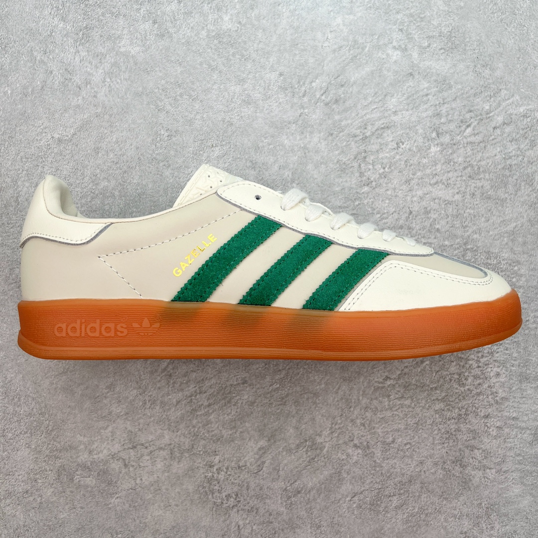 ＃VF AD Original Gazelle Indoor Trainers 瞪羚室内鞋系列低帮复古百搭休闲运动德训风板鞋 ID2567 平台特供批次 原厂定制长毛翻毛皮组合环保纤维革鞋面材质 内置环保海玻璃鞋垫 外置RB橡胶大底 产品品控稳定性领先行业 原厂全套原楦原纸板冲刀磨具开发 原厂皮料加持 原厂港宝加持定型后跟R度完美 将复古进行到底 简约流畅 三十年不变经典 这款Gazelle运动鞋 无论面料、配色、质感或设计 都只在重现其1991年原款的经典 皮革鞋面 撞色三条纹和鞋跟标的设计 力求呈现90年代的经典复古风潮 Samba火热的同时 也带动了其它的复古鞋型 Gazelle便是其中一只 Gazelle Indoor拥有包边更宽的T字型鞋头 更好的保护运动员的前掌 浓浓的复古氛围感 非常适合现在流行的Cleanfit风格 尺码：35.5 36 36.5 37.5 38 38.5 39 40 40.5 41 42 42.5 43 44 44.5 45 46-选品中心