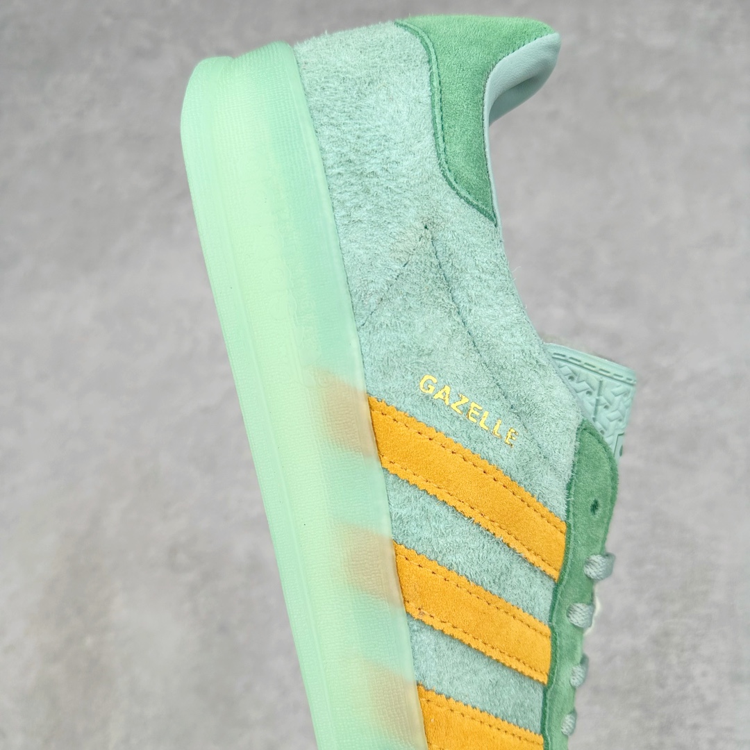 图片[6]-💰140 ＃VF AD Original Gazelle Indoor Trainers 瞪羚室内鞋系列低帮复古百搭休闲运动德训风板鞋 IG6783 平台特供批次 原厂定制长毛翻毛皮组合环保纤维革鞋面材质 内置环保海玻璃鞋垫 外置RB橡胶大底 产品品控稳定性领先行业 原厂全套原楦原纸板冲刀磨具开发 原厂皮料加持 原厂港宝加持定型后跟R度完美 将复古进行到底 简约流畅 三十年不变经典 这款Gazelle运动鞋 无论面料、配色、质感或设计 都只在重现其1991年原款的经典 皮革鞋面 撞色三条纹和鞋跟标的设计 力求呈现90年代的经典复古风潮 Samba火热的同时 也带动了其它的复古鞋型 Gazelle便是其中一只 Gazelle Indoor拥有包边更宽的T字型鞋头 更好的保护运动员的前掌 浓浓的复古氛围感 非常适合现在流行的Cleanfit风格 SIZE：35.5 36 36.5 37.5 38 38.5 39 40 40.5 41 42 42.5 43 44 44.5 45 46 编码：Xby2936010-运动鞋