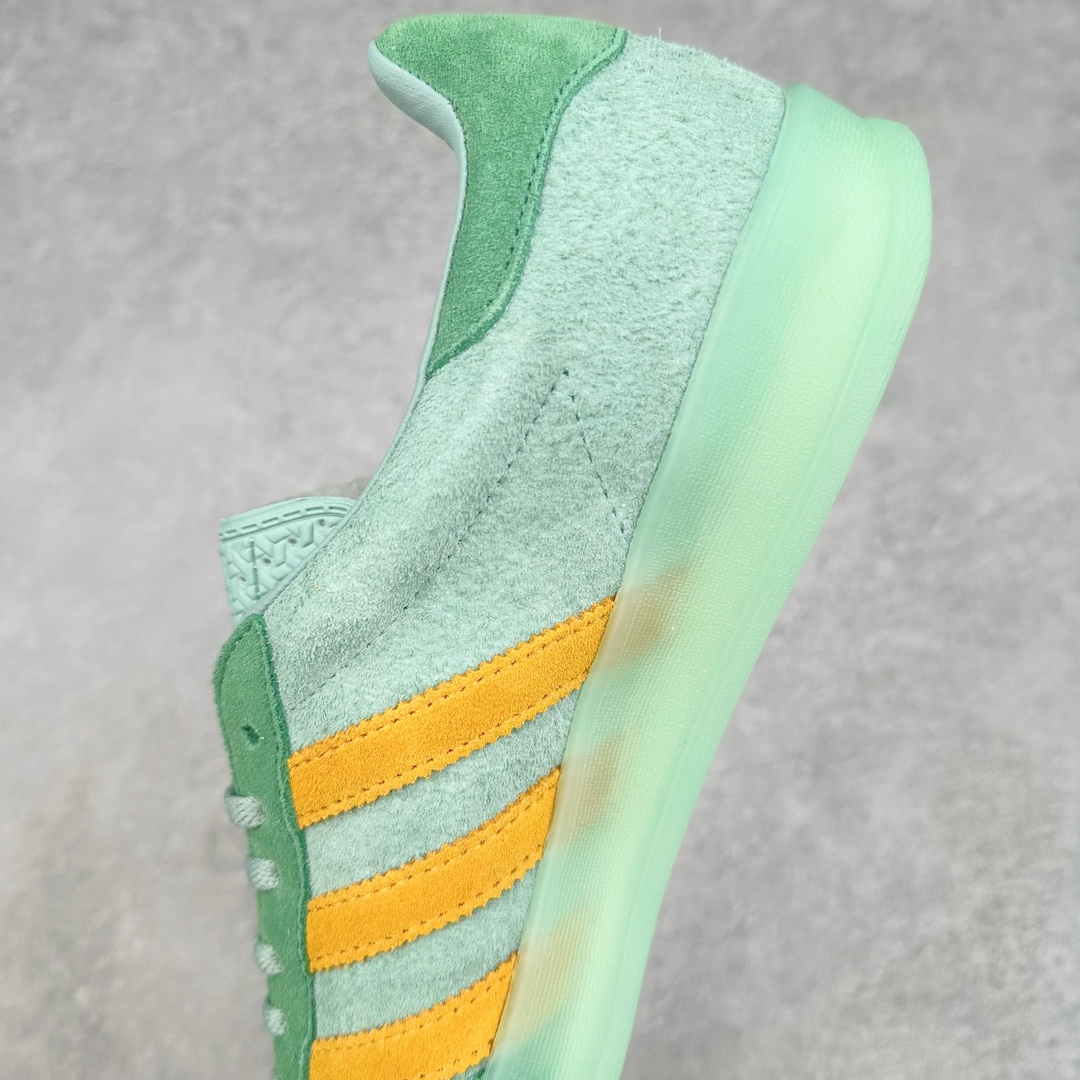 图片[7]-💰140 ＃VF AD Original Gazelle Indoor Trainers 瞪羚室内鞋系列低帮复古百搭休闲运动德训风板鞋 IG6783 平台特供批次 原厂定制长毛翻毛皮组合环保纤维革鞋面材质 内置环保海玻璃鞋垫 外置RB橡胶大底 产品品控稳定性领先行业 原厂全套原楦原纸板冲刀磨具开发 原厂皮料加持 原厂港宝加持定型后跟R度完美 将复古进行到底 简约流畅 三十年不变经典 这款Gazelle运动鞋 无论面料、配色、质感或设计 都只在重现其1991年原款的经典 皮革鞋面 撞色三条纹和鞋跟标的设计 力求呈现90年代的经典复古风潮 Samba火热的同时 也带动了其它的复古鞋型 Gazelle便是其中一只 Gazelle Indoor拥有包边更宽的T字型鞋头 更好的保护运动员的前掌 浓浓的复古氛围感 非常适合现在流行的Cleanfit风格 SIZE：35.5 36 36.5 37.5 38 38.5 39 40 40.5 41 42 42.5 43 44 44.5 45 46 编码：Xby2936010-运动鞋