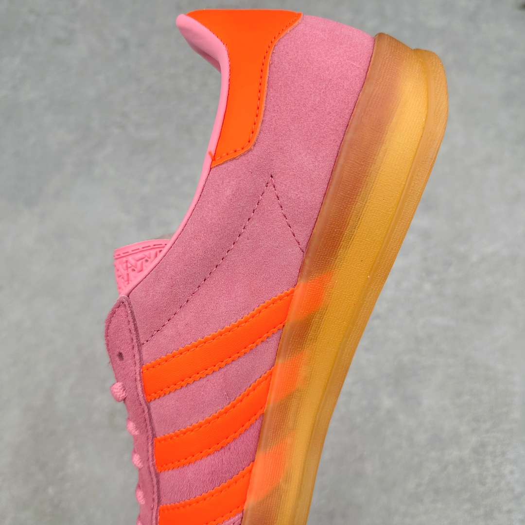 图片[7]-💰140 ＃VF AD Original Gazelle Indoor Trainers 瞪羚室内鞋系列低帮复古百搭休闲运动德训风板鞋 IE1058 平台特供批次 原厂定制长毛翻毛皮组合环保纤维革鞋面材质 内置环保海玻璃鞋垫 外置RB橡胶大底 产品品控稳定性领先行业 原厂全套原楦原纸板冲刀磨具开发 原厂皮料加持 原厂港宝加持定型后跟R度完美 将复古进行到底 简约流畅 三十年不变经典 这款Gazelle运动鞋 无论面料、配色、质感或设计 都只在重现其1991年原款的经典 皮革鞋面 撞色三条纹和鞋跟标的设计 力求呈现90年代的经典复古风潮 Samba火热的同时 也带动了其它的复古鞋型 Gazelle便是其中一只 Gazelle Indoor拥有包边更宽的T字型鞋头 更好的保护运动员的前掌 浓浓的复古氛围感 非常适合现在流行的Cleanfit风格 SIZE：35.5 36 36.5 37.5 38 38.5 39 40 40.5 41 42 42.5 43 44 44.5 45 编码：Xby2936010-运动鞋