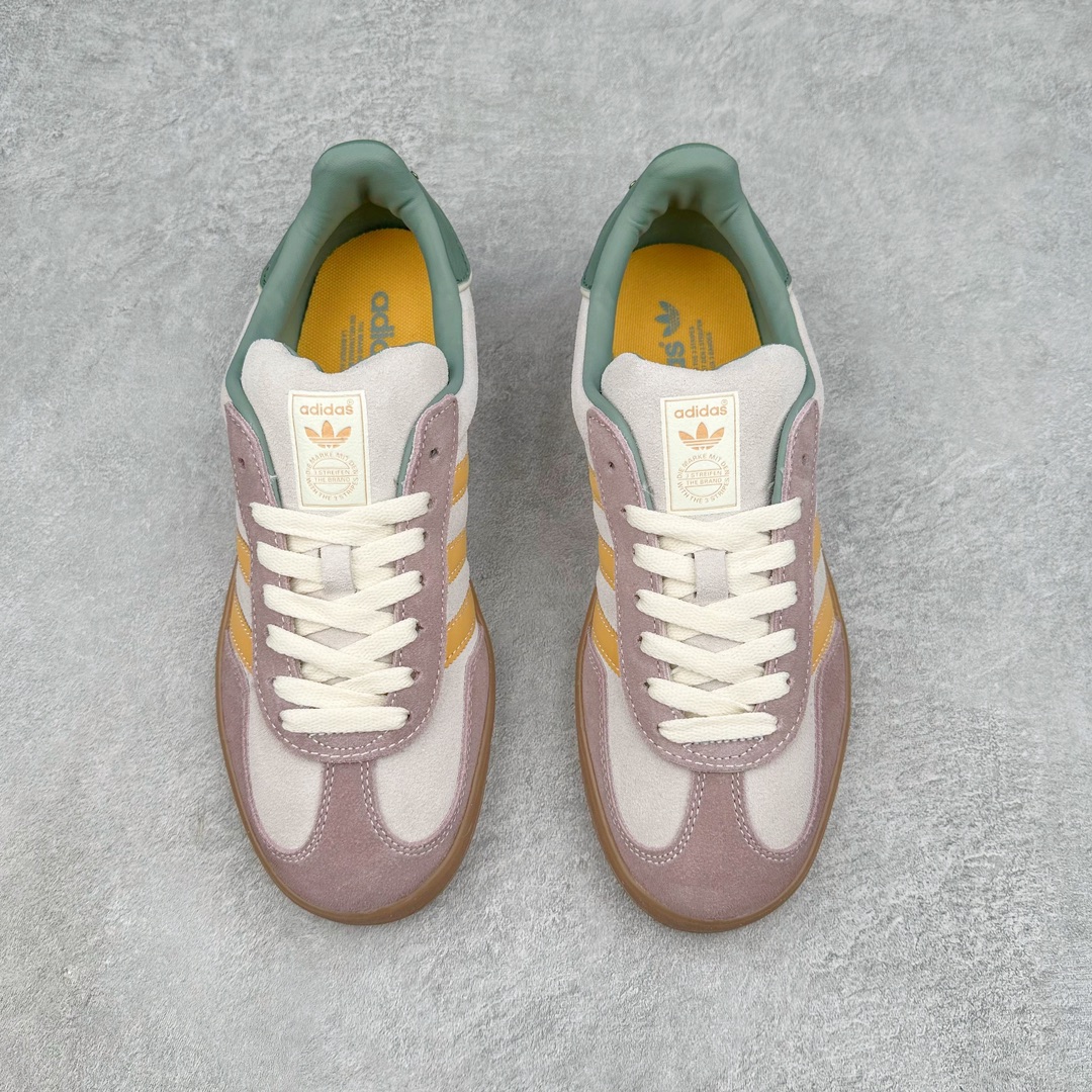 图片[2]-💰140 ＃VF AD Original Gazelle Indoor Trainers 瞪羚室内鞋系列低帮复古百搭休闲运动德训风板鞋 ID1007 平台特供批次 原厂定制长毛翻毛皮组合环保纤维革鞋面材质 内置环保海玻璃鞋垫 外置RB橡胶大底 产品品控稳定性领先行业 原厂全套原楦原纸板冲刀磨具开发 原厂皮料加持 原厂港宝加持定型后跟R度完美 将复古进行到底 简约流畅 三十年不变经典 这款Gazelle运动鞋 无论面料、配色、质感或设计 都只在重现其1991年原款的经典 皮革鞋面 撞色三条纹和鞋跟标的设计 力求呈现90年代的经典复古风潮 Samba火热的同时 也带动了其它的复古鞋型 Gazelle便是其中一只 Gazelle Indoor拥有包边更宽的T字型鞋头 更好的保护运动员的前掌 浓浓的复古氛围感 非常适合现在流行的Cleanfit风格 SIZE：35.5 36 36.5 37.5 38 38.5 39 40 40.5 41 42 42.5 43 44 44.5 45 编码：Xby2936010-运动鞋